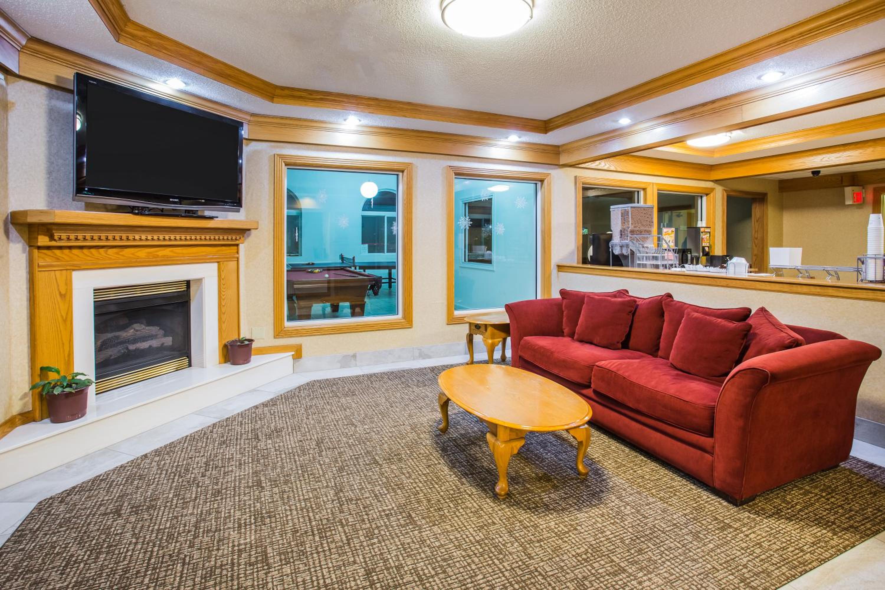 Super 8 by Wyndham Remington - Property Image 9