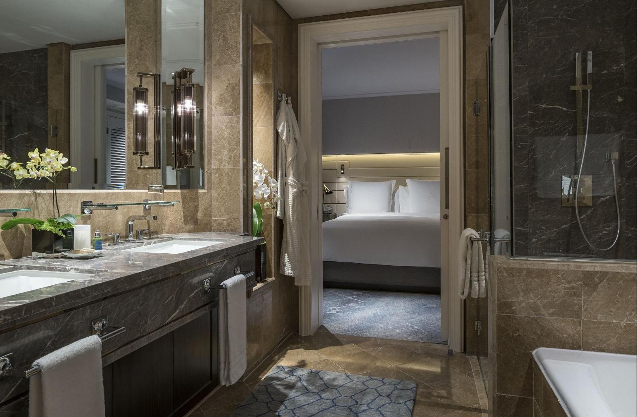 Singapore Vacations - Four Seasons Hotel Singapore - Property Image 2