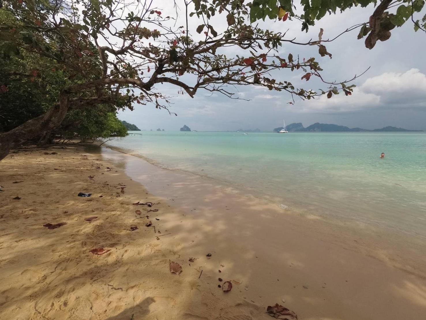 Baan Sri Lanta Sand