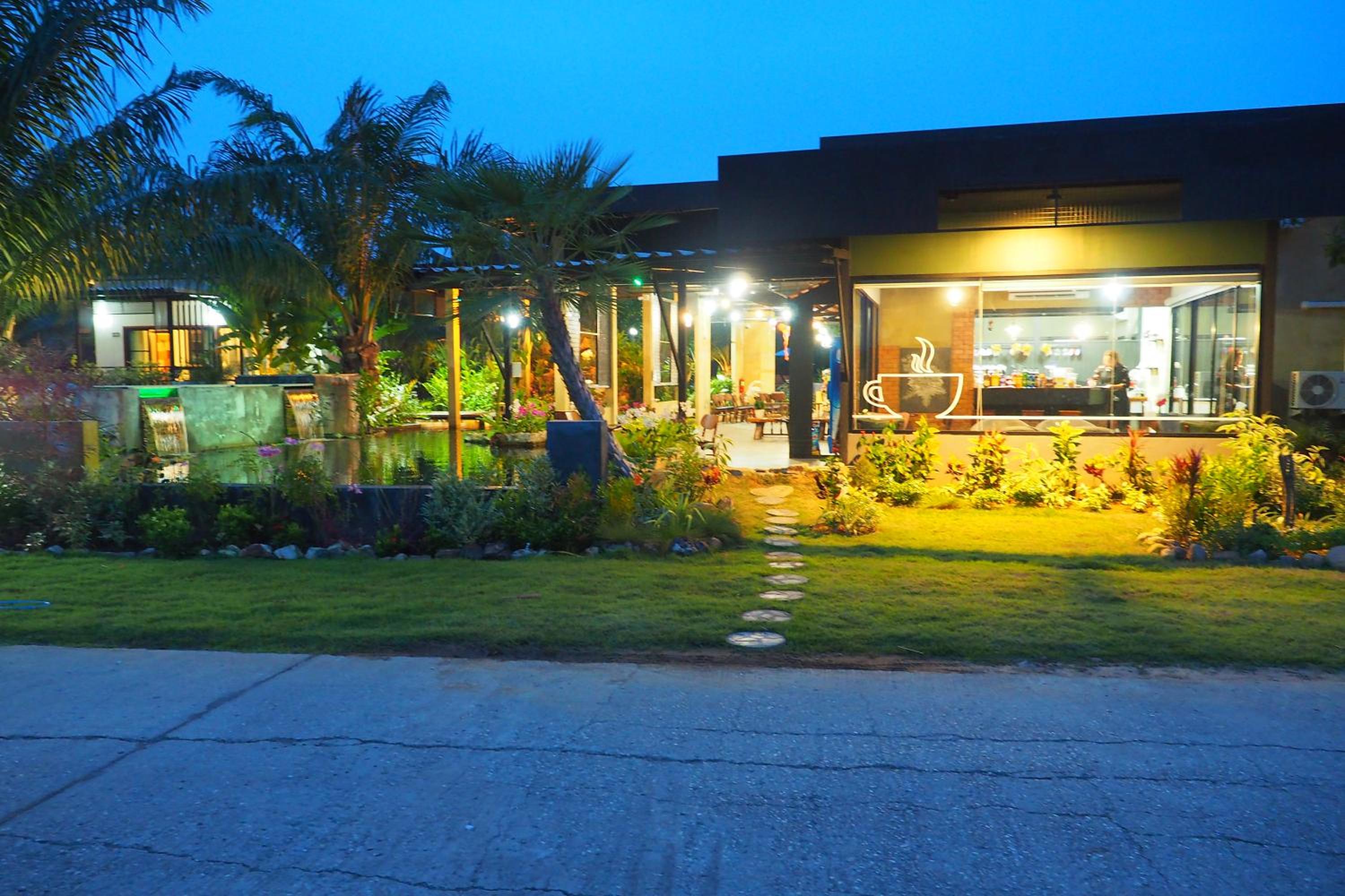 Palm Pran Resort