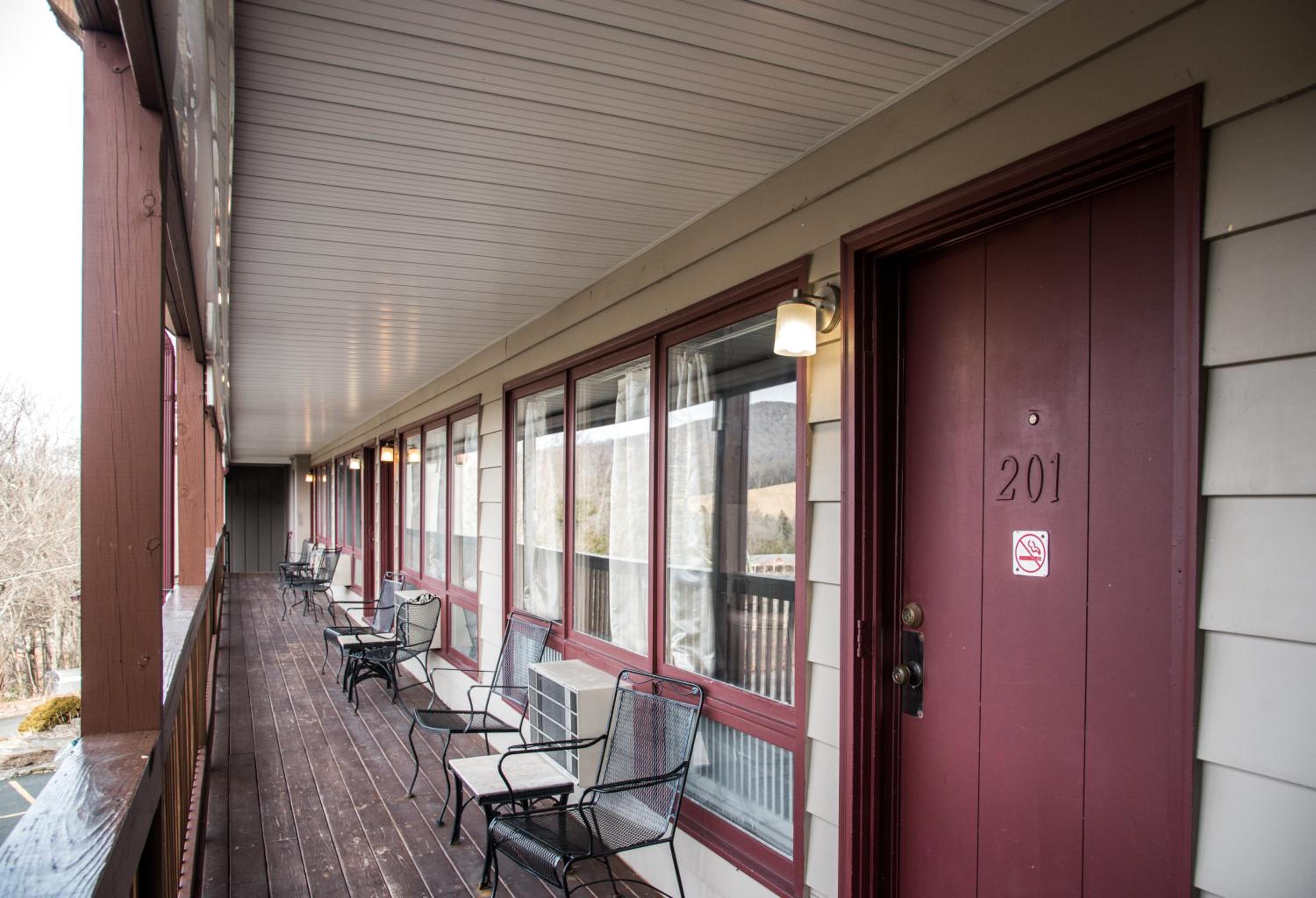 Cliff Dwellers Inn