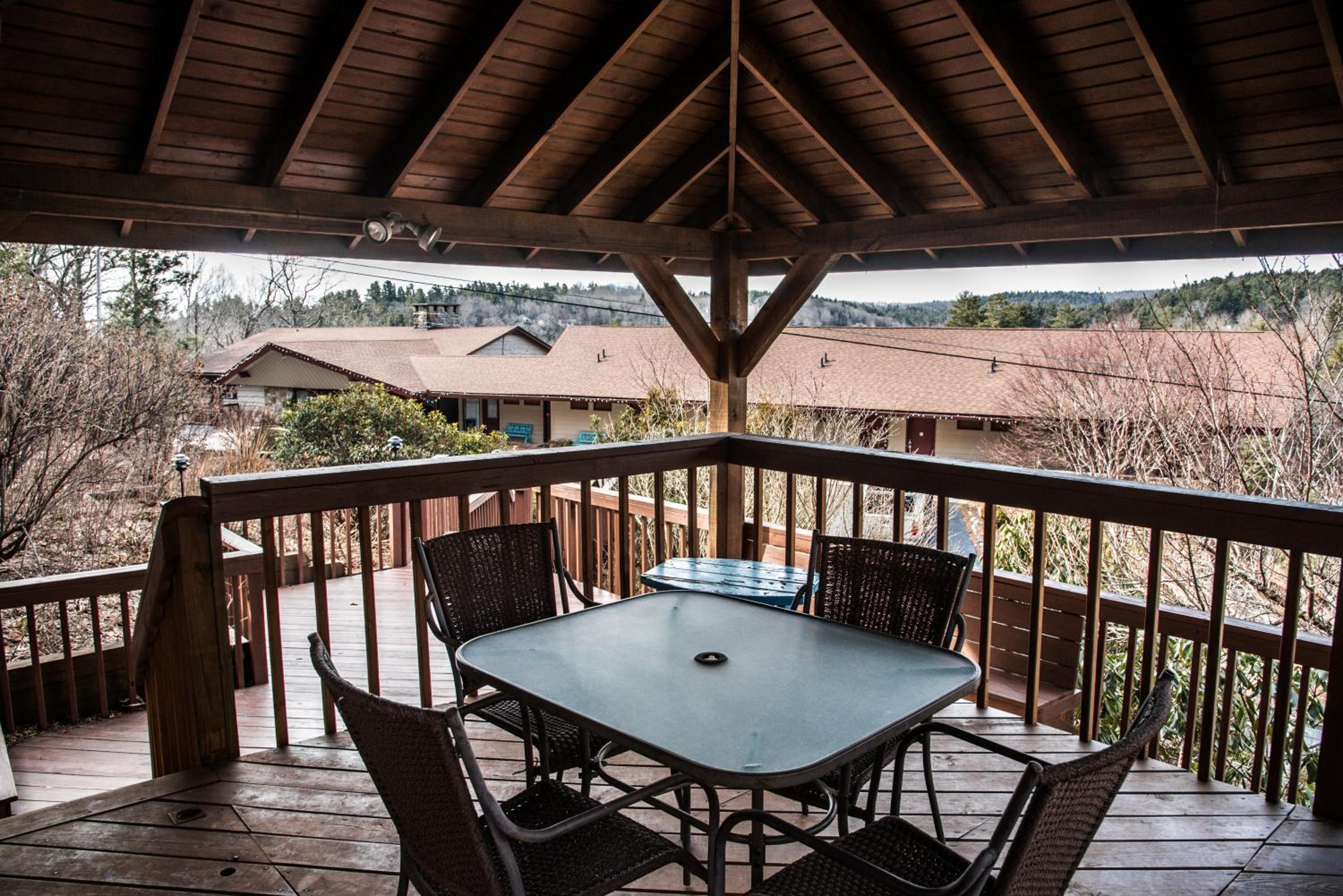 Cliff Dwellers Inn
