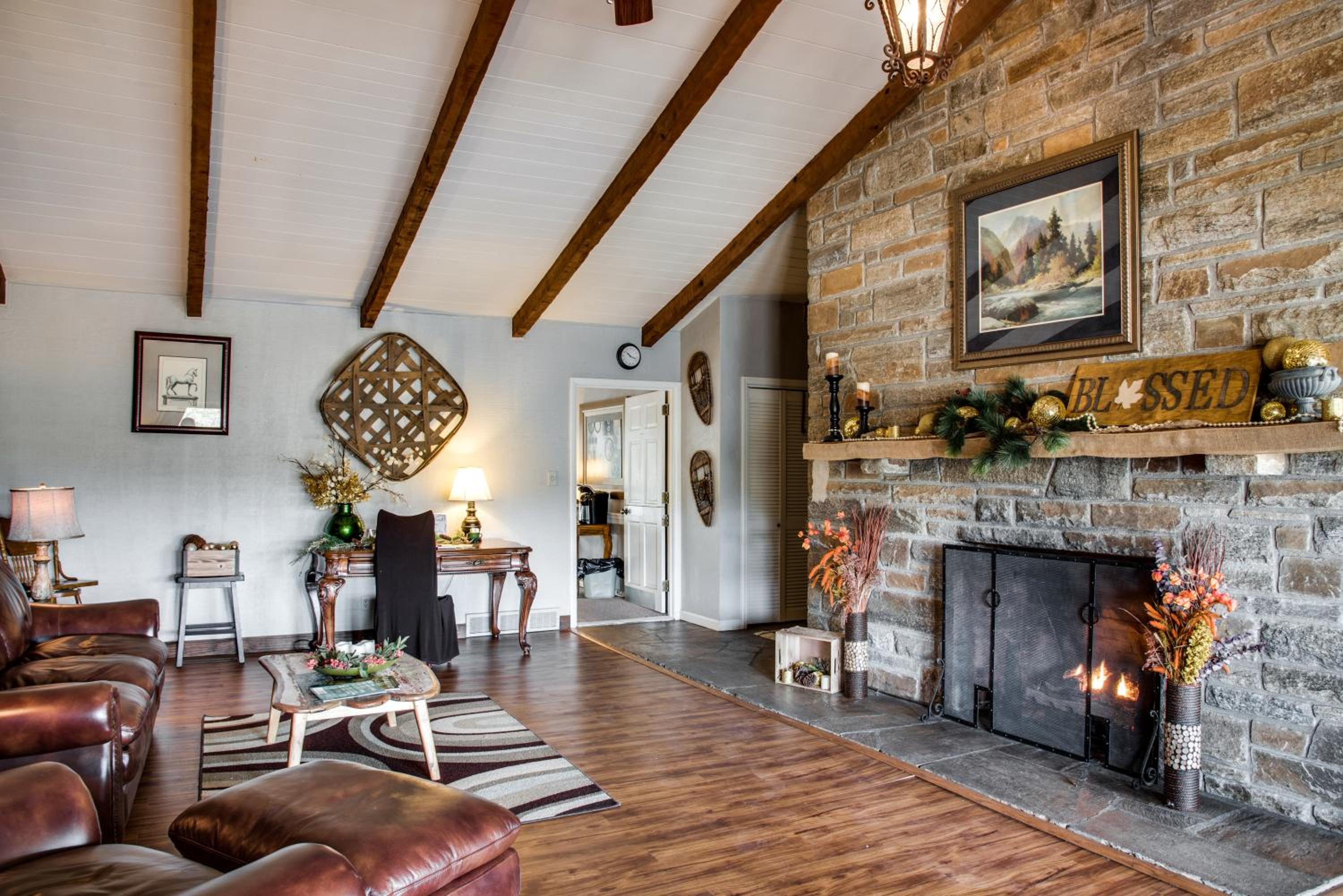 Cliff Dwellers Inn