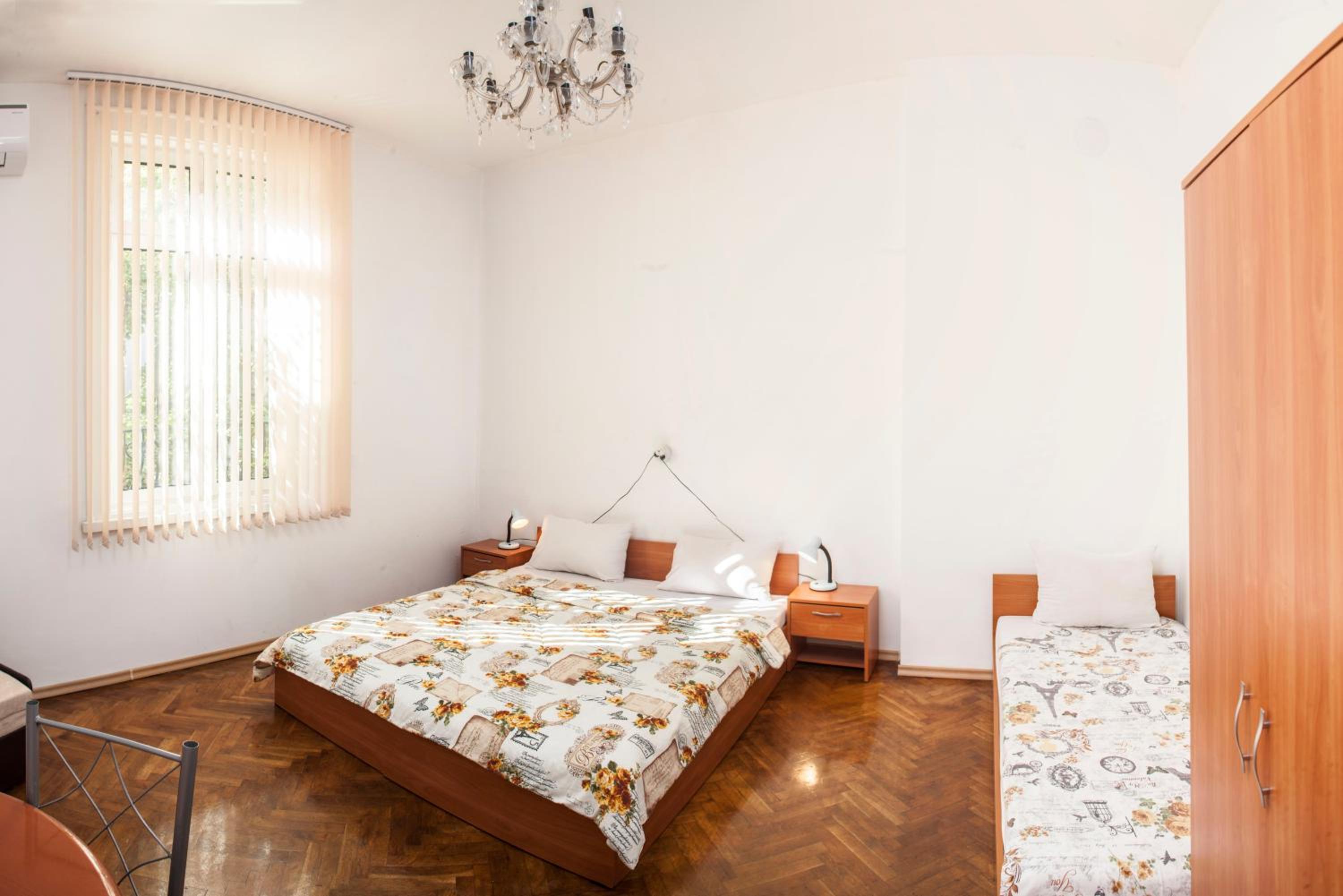 Central GuestHouse Five Corners