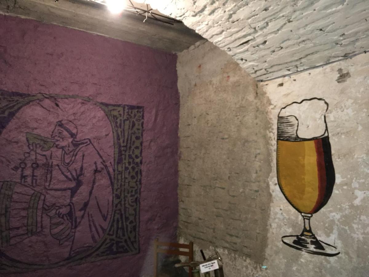bar