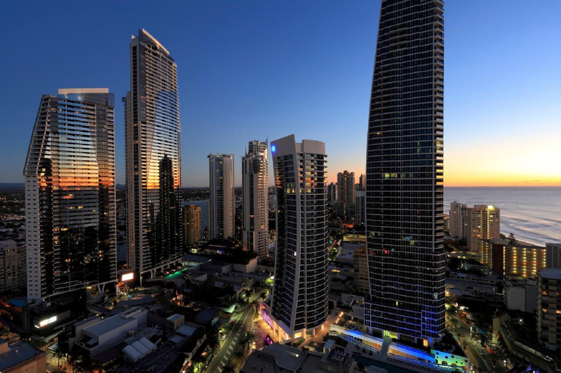 Number 1 H Residences - WiFi, Parking & More by Gold Coast Holidays