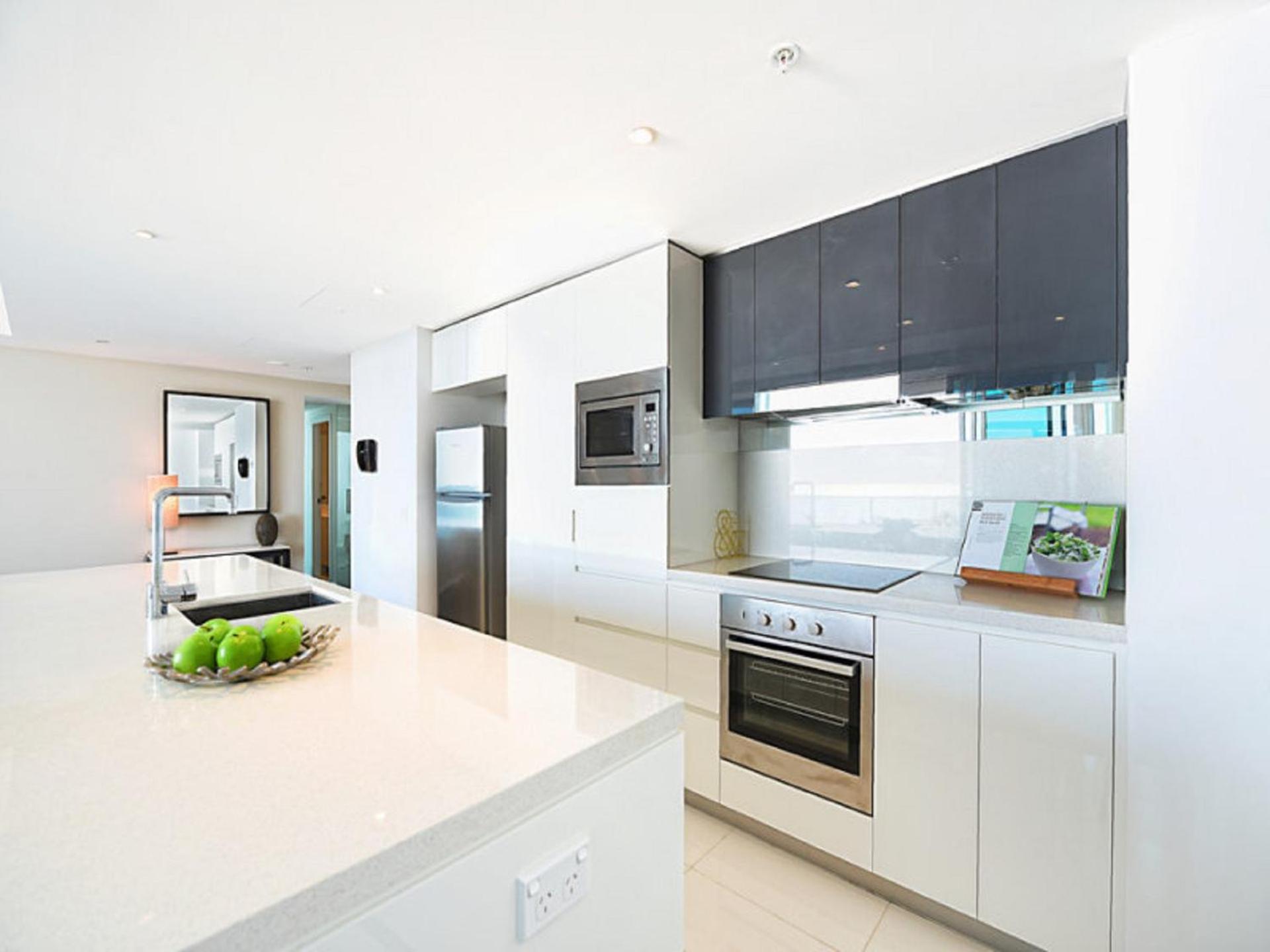 Number 1 H Residences - WiFi, Parking & More by Gold Coast Holidays