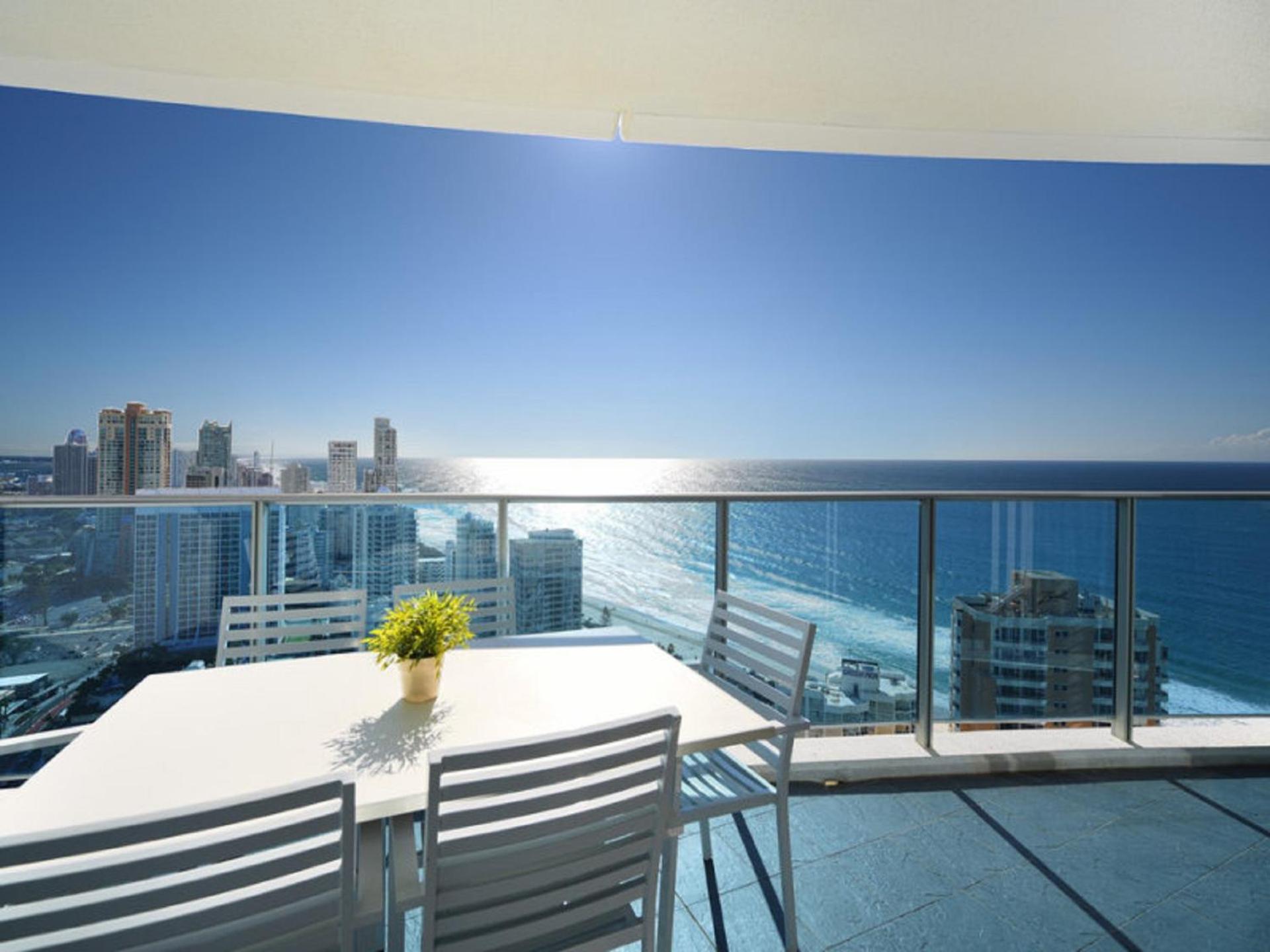 Number 1 H Residences - WiFi, Parking & More by Gold Coast Holidays