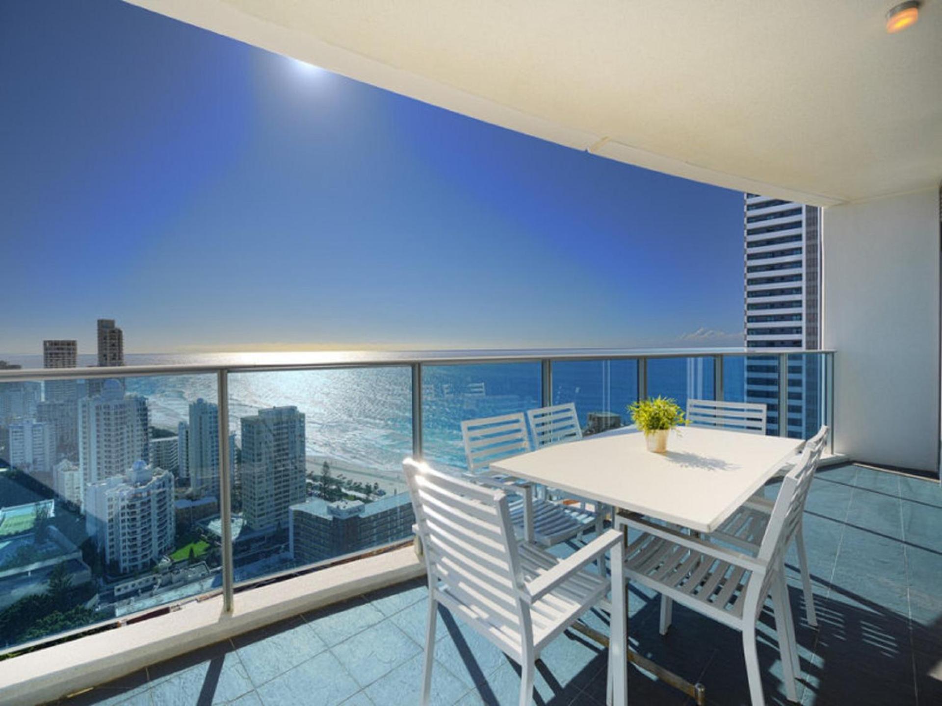 Number 1 H Residences - WiFi, Parking & More by Gold Coast Holidays