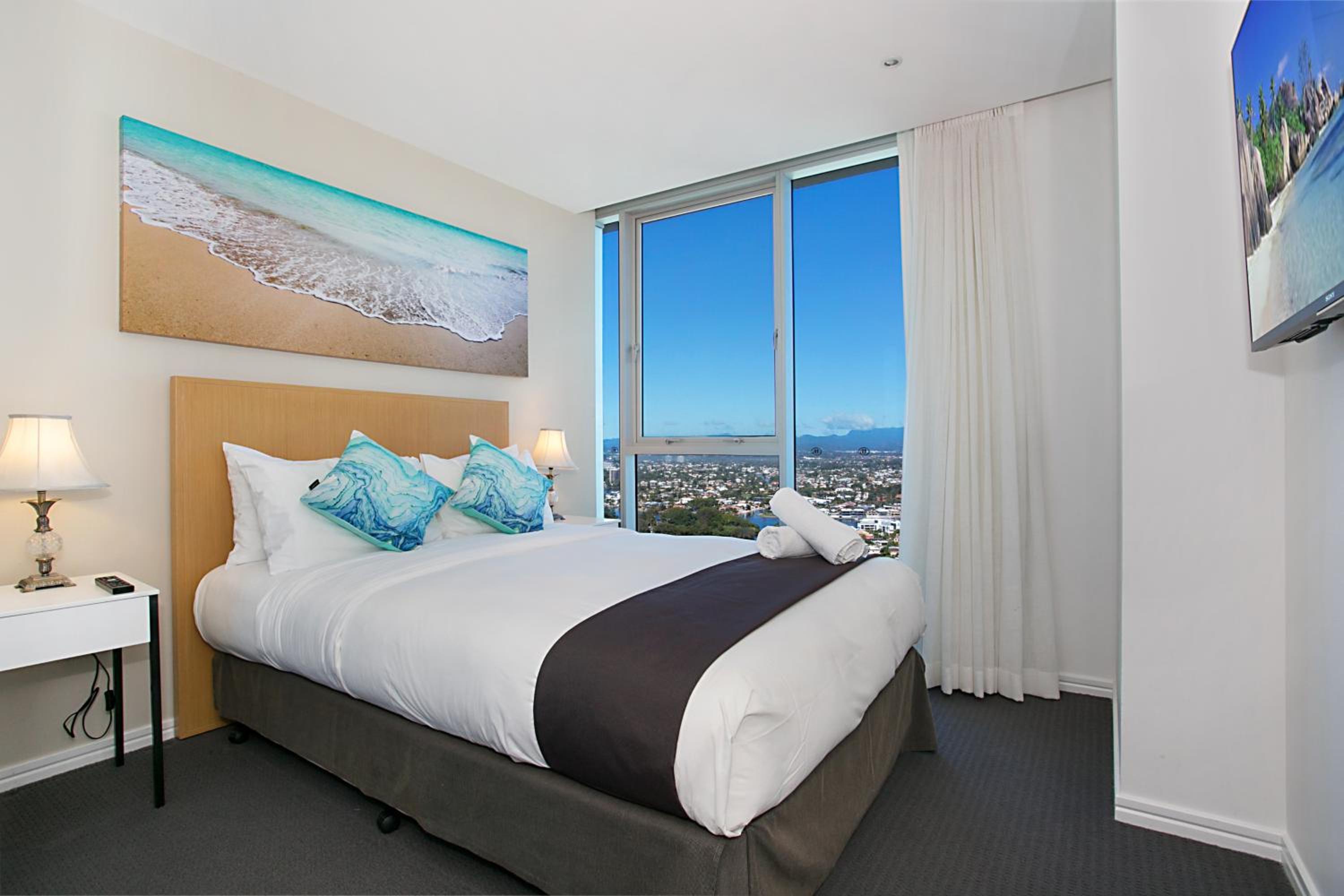 Number 1 H Residences - WiFi, Parking & More by Gold Coast Holidays