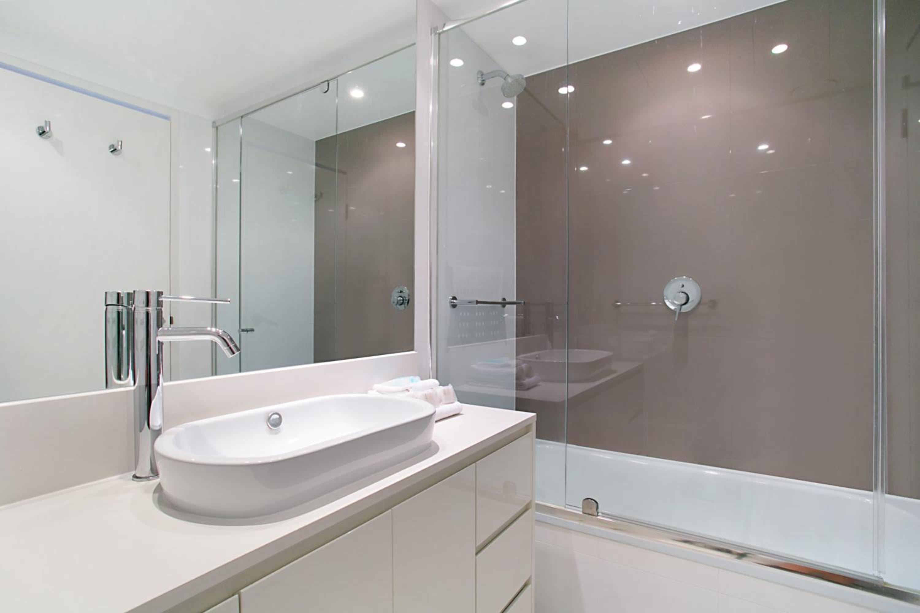 Number 1 H Residences - WiFi, Parking & More by Gold Coast Holidays