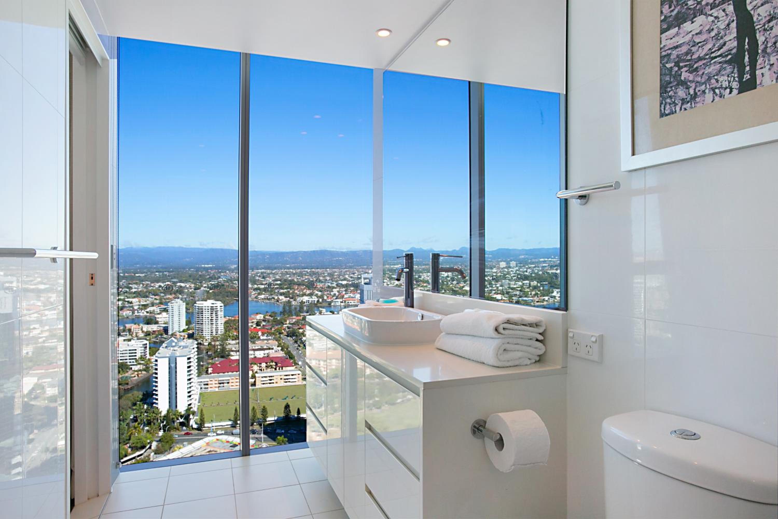 Number 1 H Residences - WiFi, Parking & More by Gold Coast Holidays