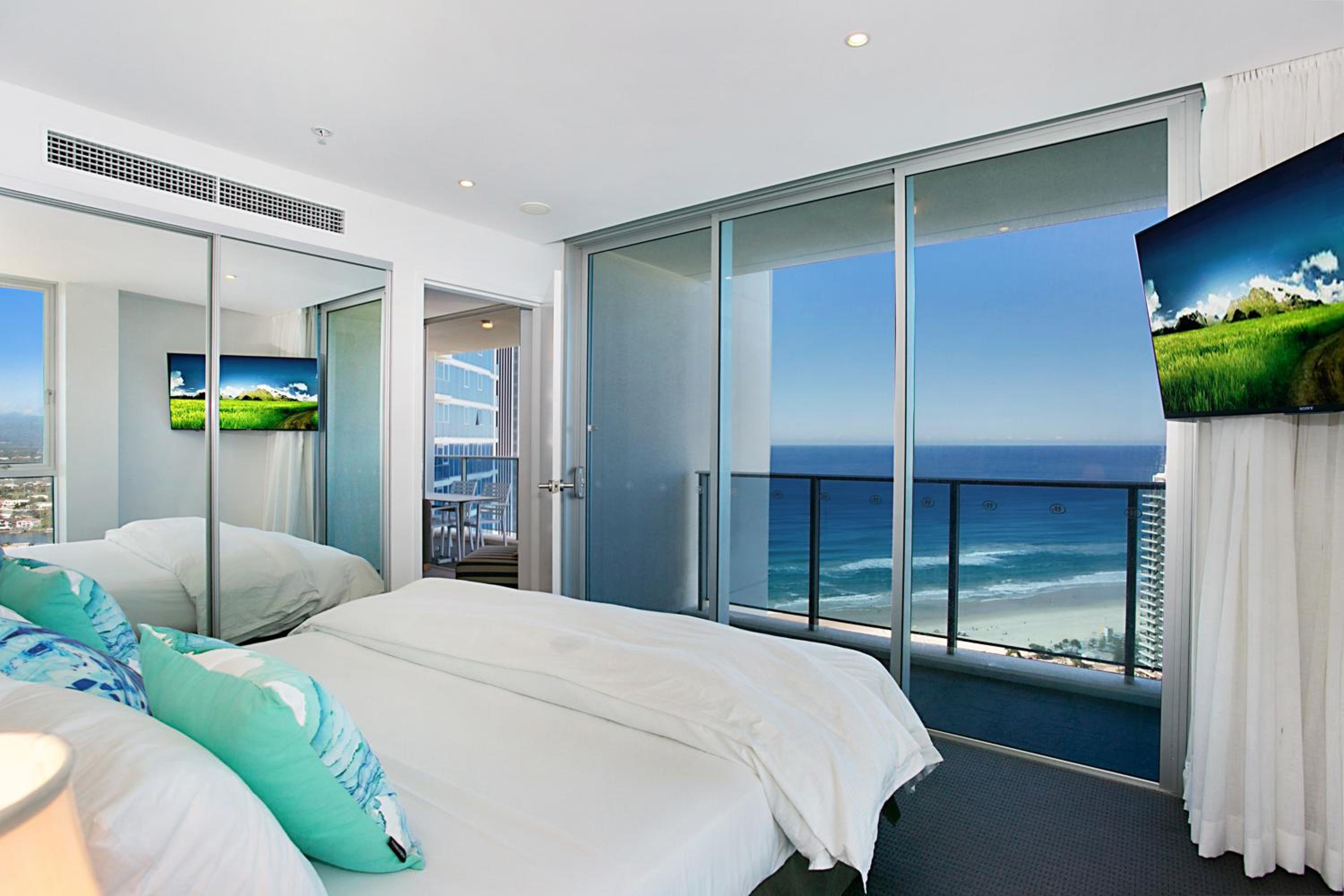 Number 1 H Residences - WiFi, Parking & More by Gold Coast Holidays