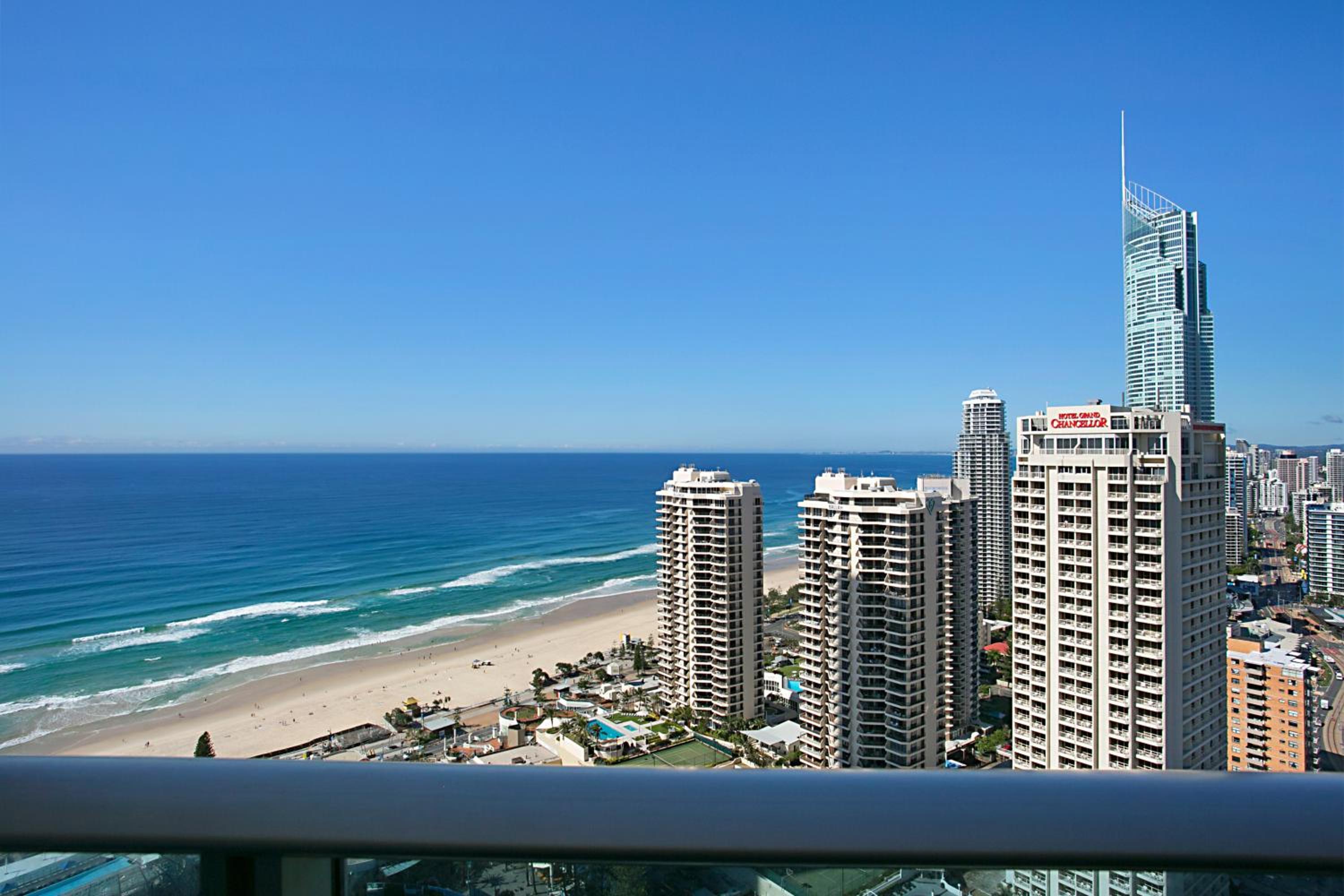 Number 1 H Residences - WiFi, Parking & More by Gold Coast Holidays