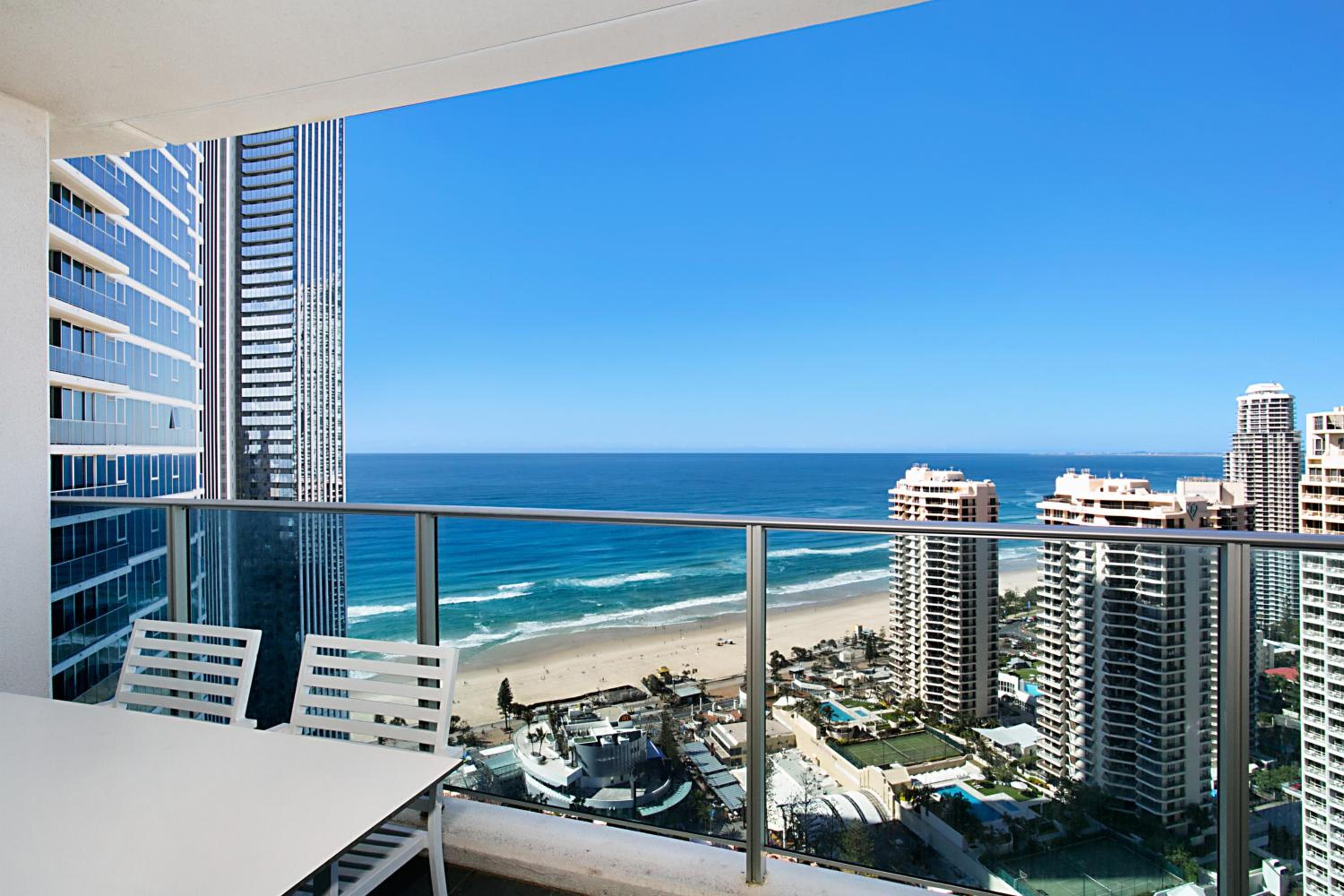 Number 1 H Residences - WiFi, Parking & More by Gold Coast Holidays