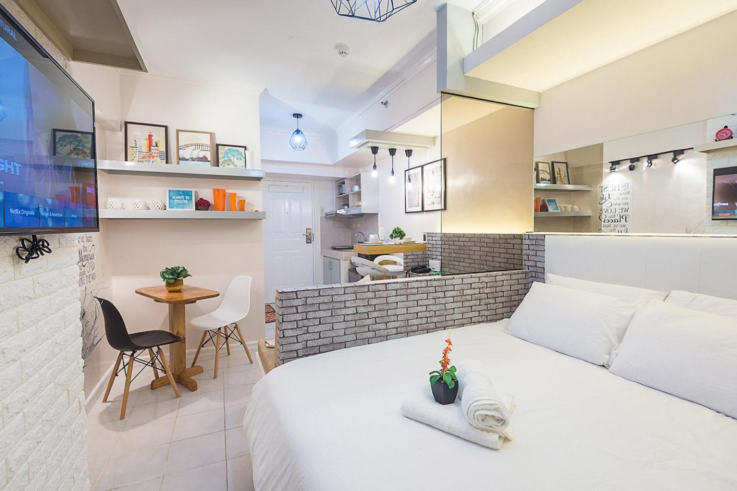Light and Chic - Tagaytay Vacation Pad view 2
