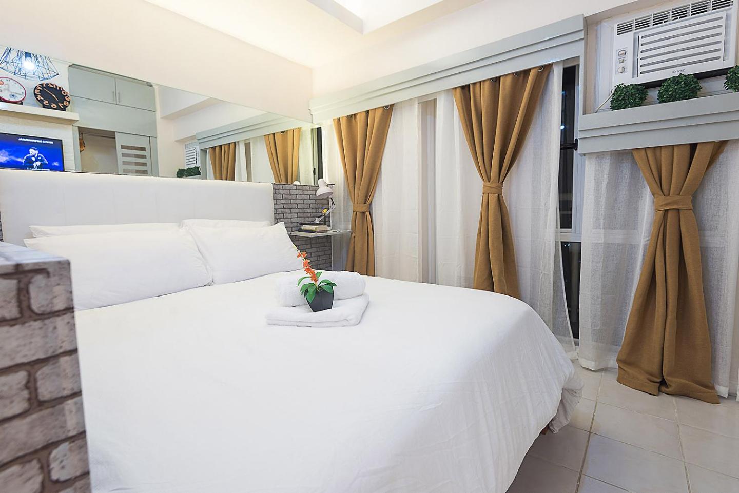Light and Chic - Tagaytay Vacation Pad view 3