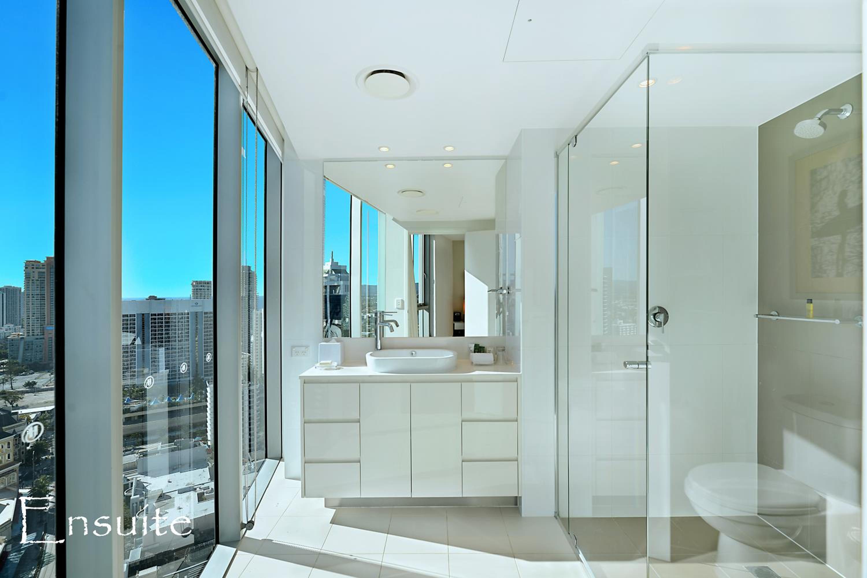 Number 1 H Residences - WiFi, Parking & More by Gold Coast Holidays