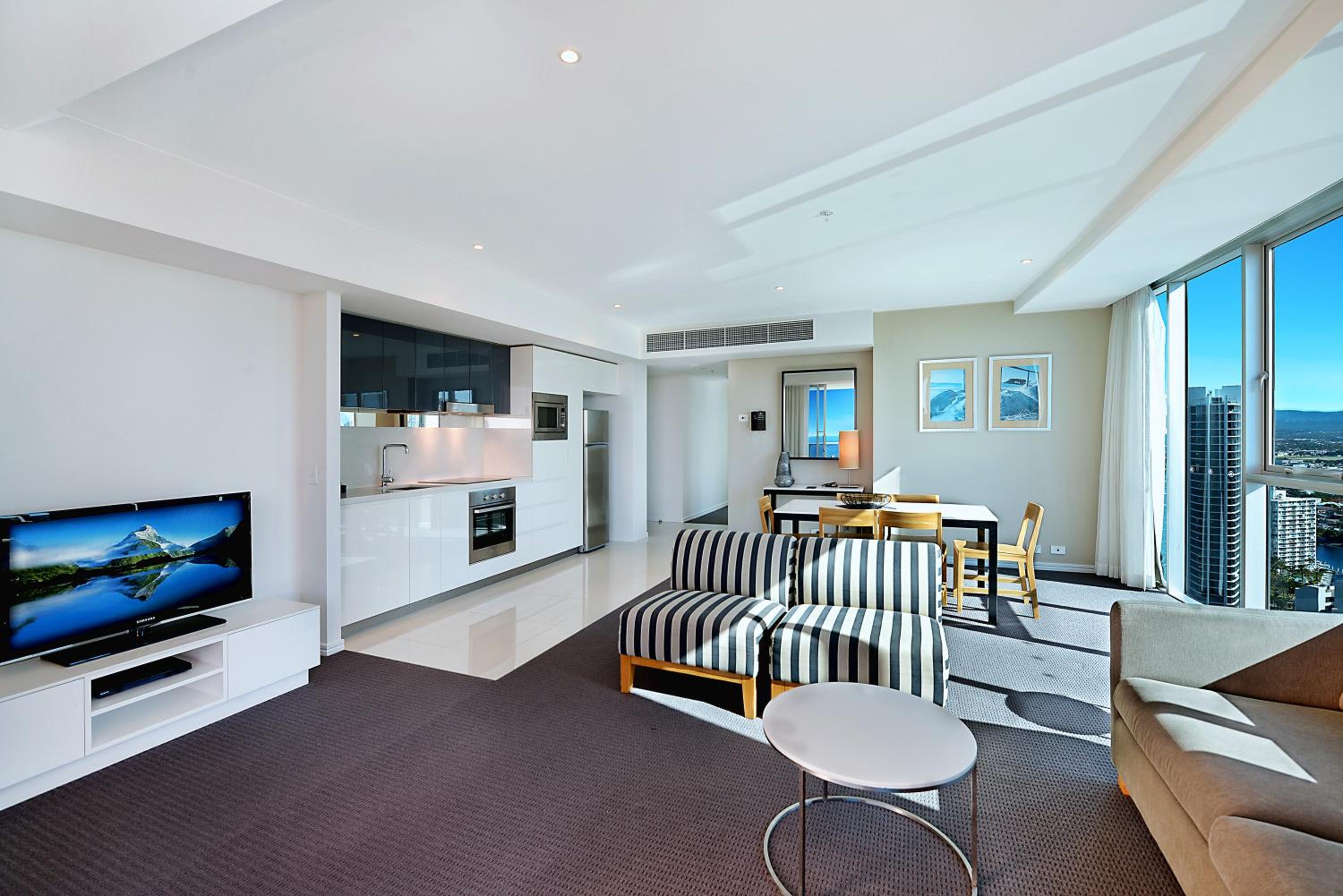 Number 1 H Residences - WiFi, Parking & More by Gold Coast Holidays