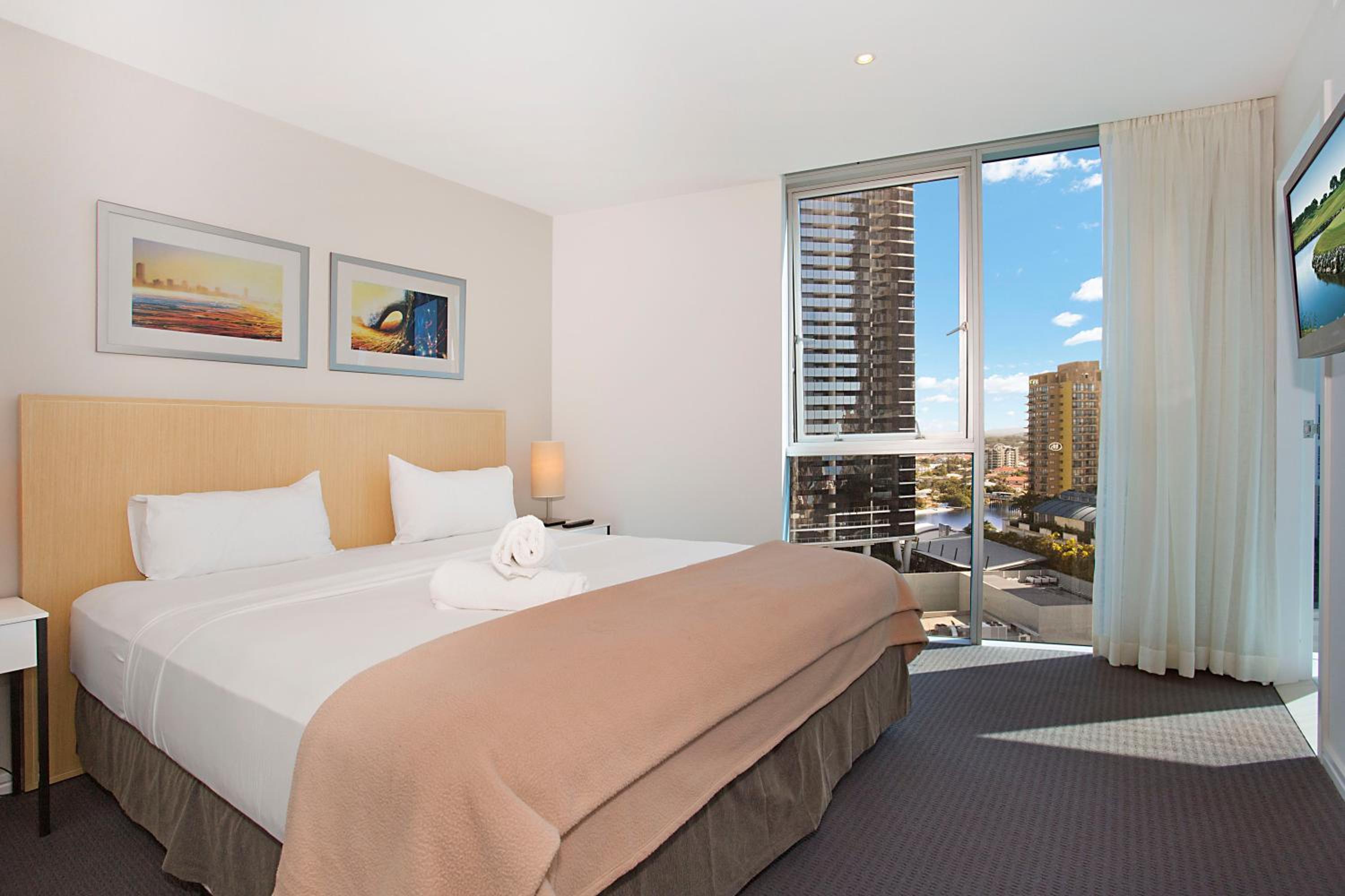 Number 1 H Residences - WiFi, Parking & More by Gold Coast Holidays