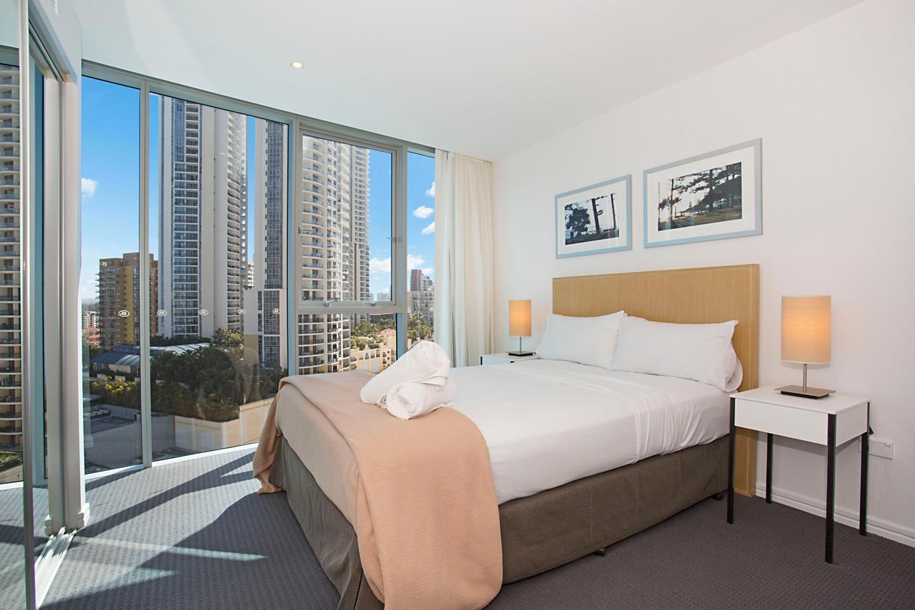 Number 1 H Residences - WiFi, Parking & More by Gold Coast Holidays