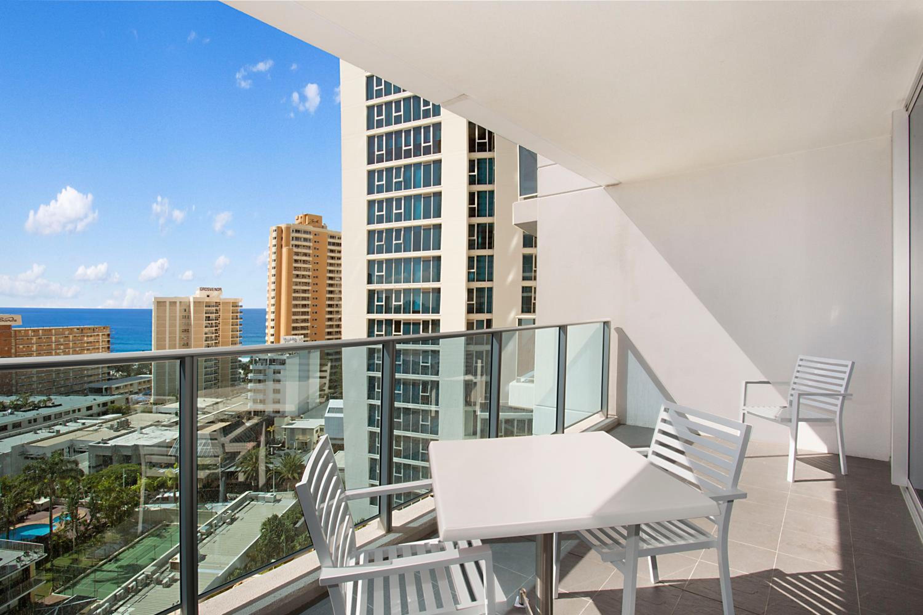 Number 1 H Residences - WiFi, Parking & More by Gold Coast Holidays