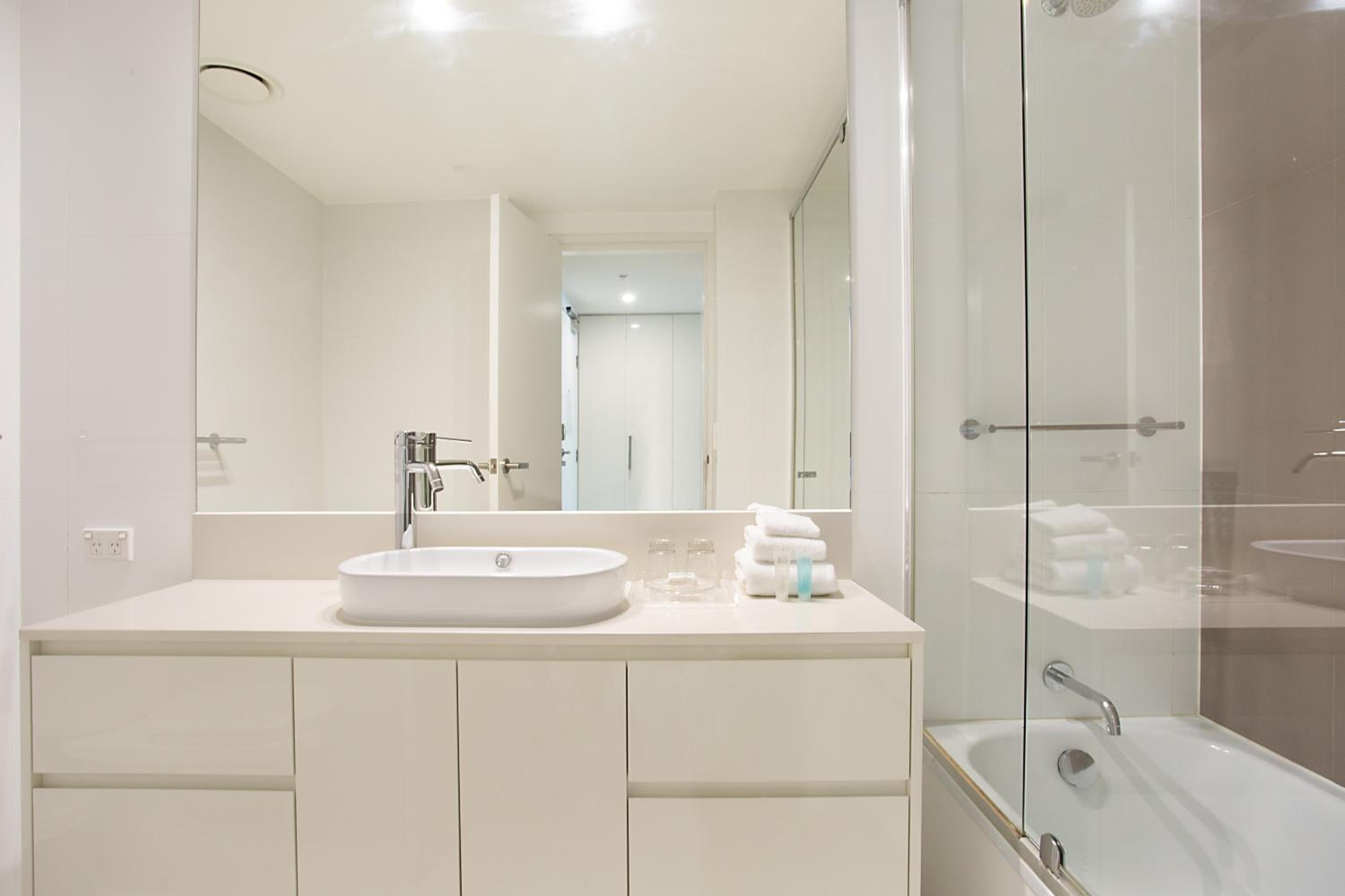 Number 1 H Residences - WiFi, Parking & More by Gold Coast Holidays