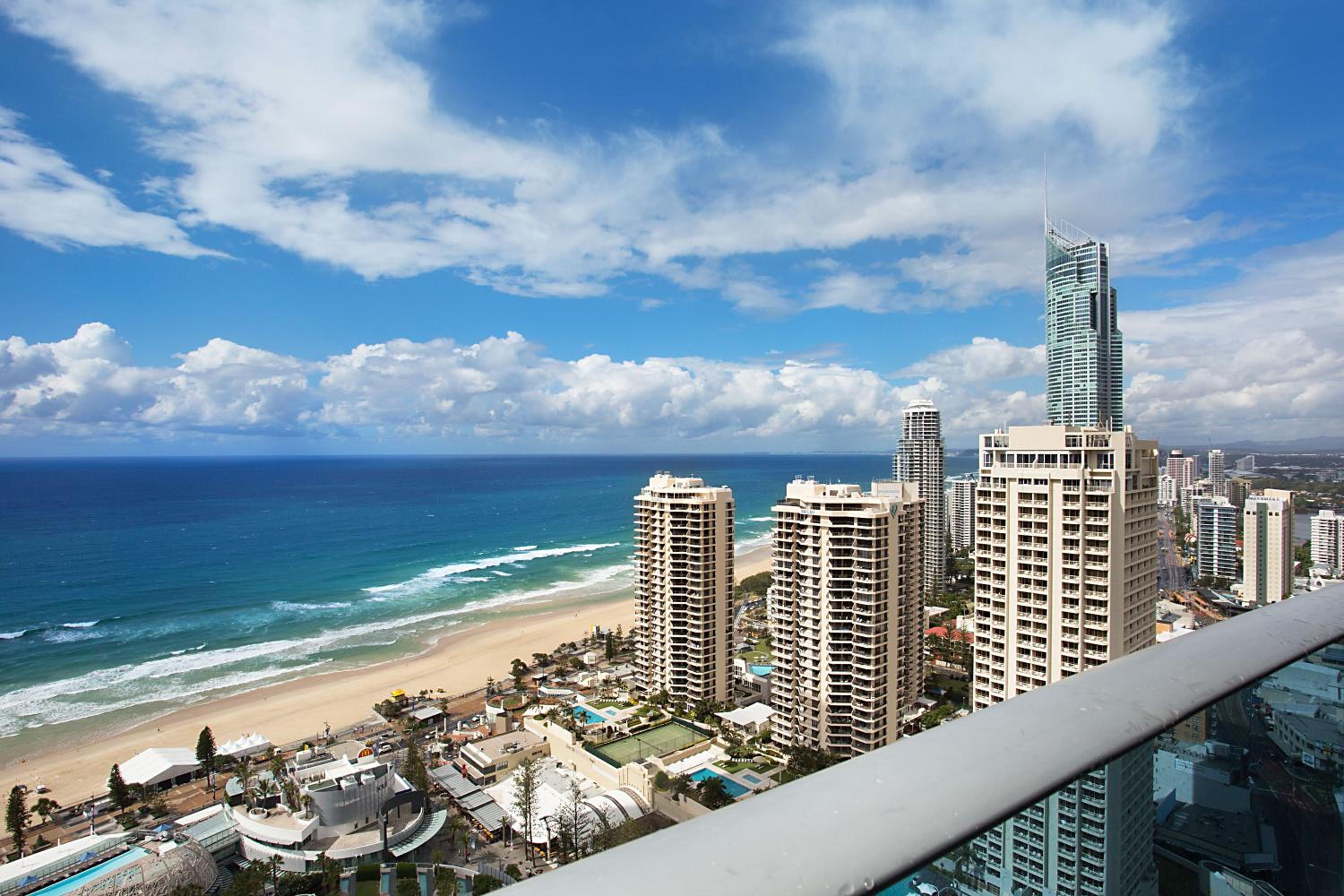 Number 1 H Residences - WiFi, Parking & More by Gold Coast Holidays