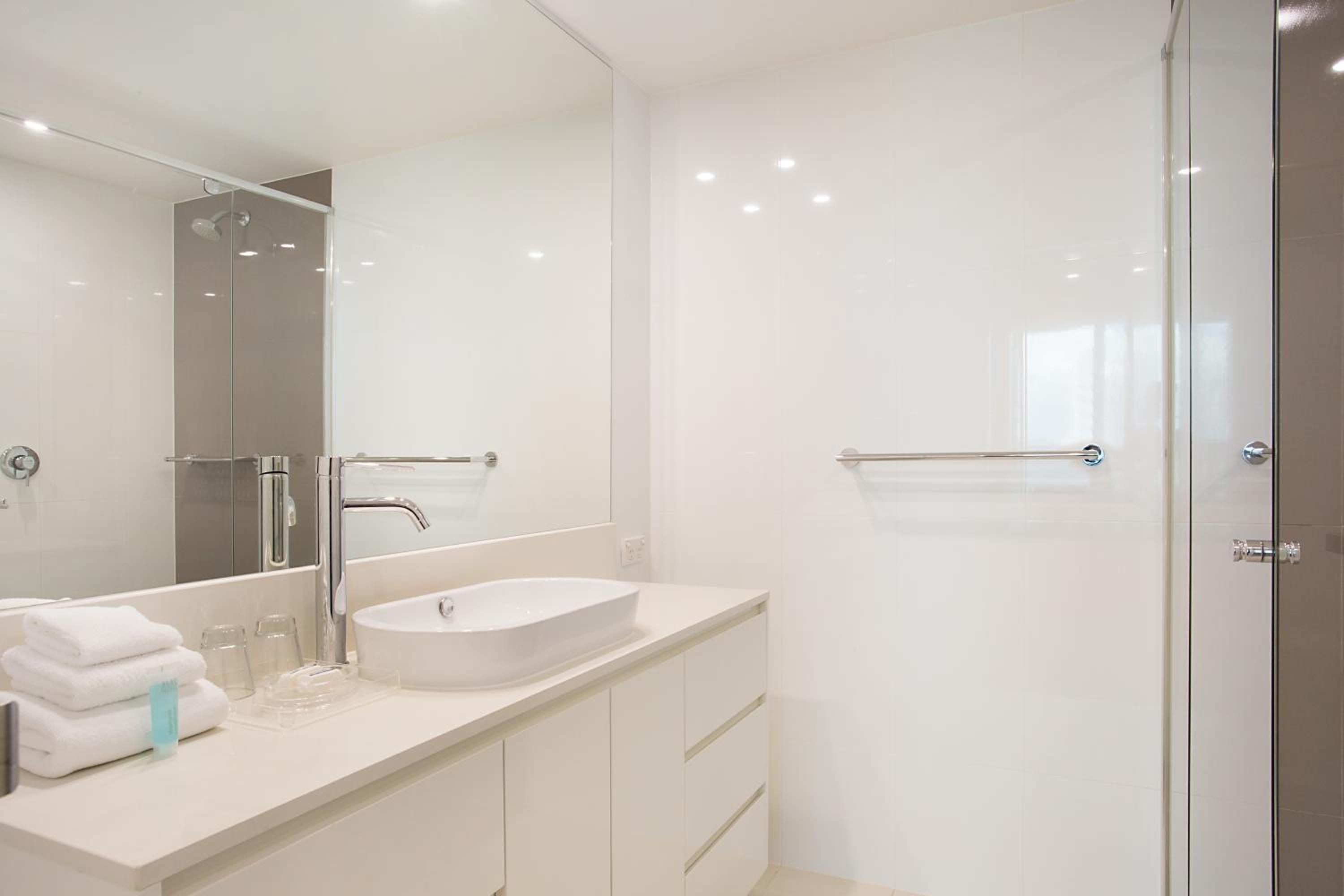 Number 1 H Residences - WiFi, Parking & More by Gold Coast Holidays