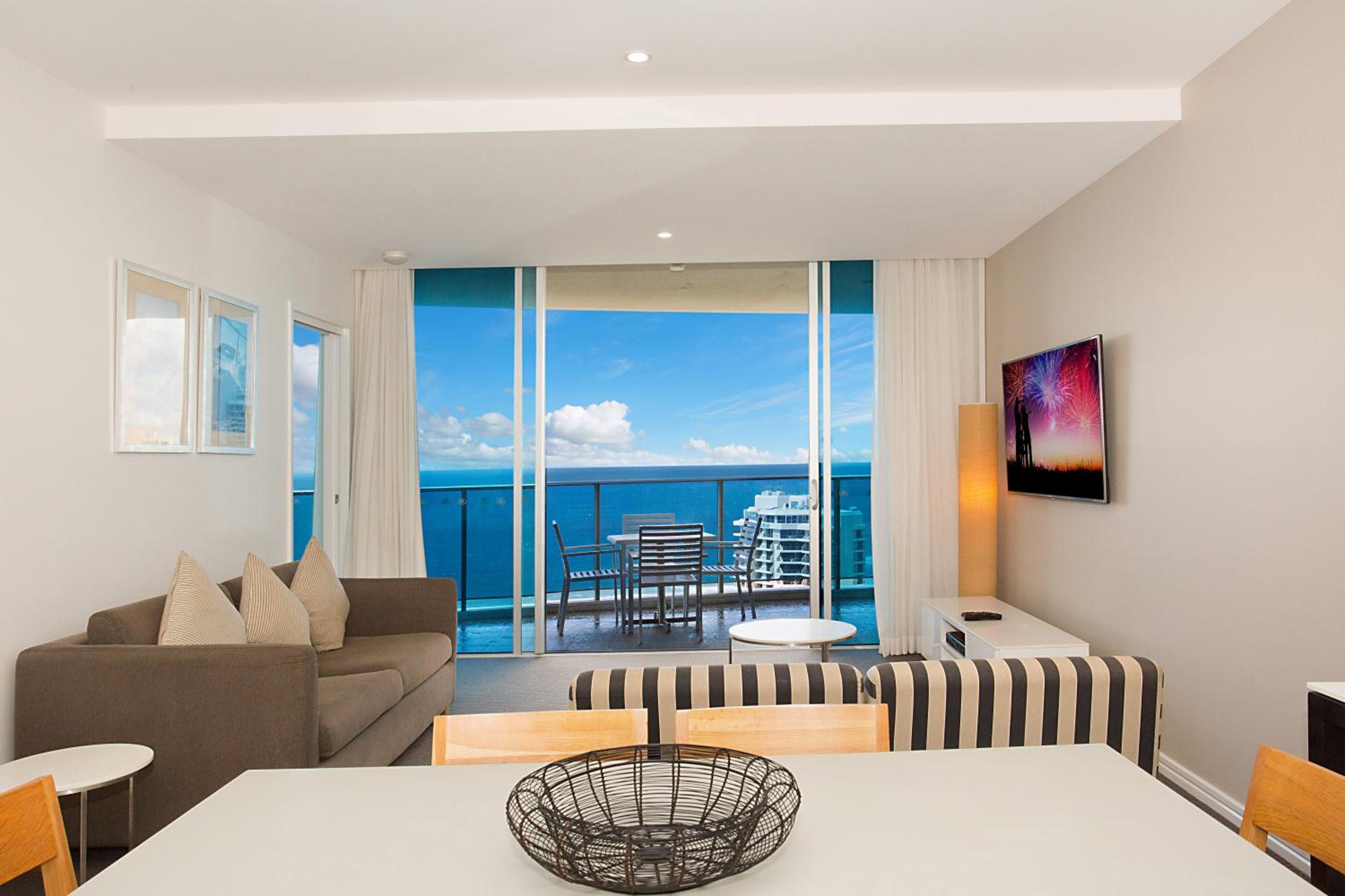 Number 1 H Residences - WiFi, Parking & More by Gold Coast Holidays