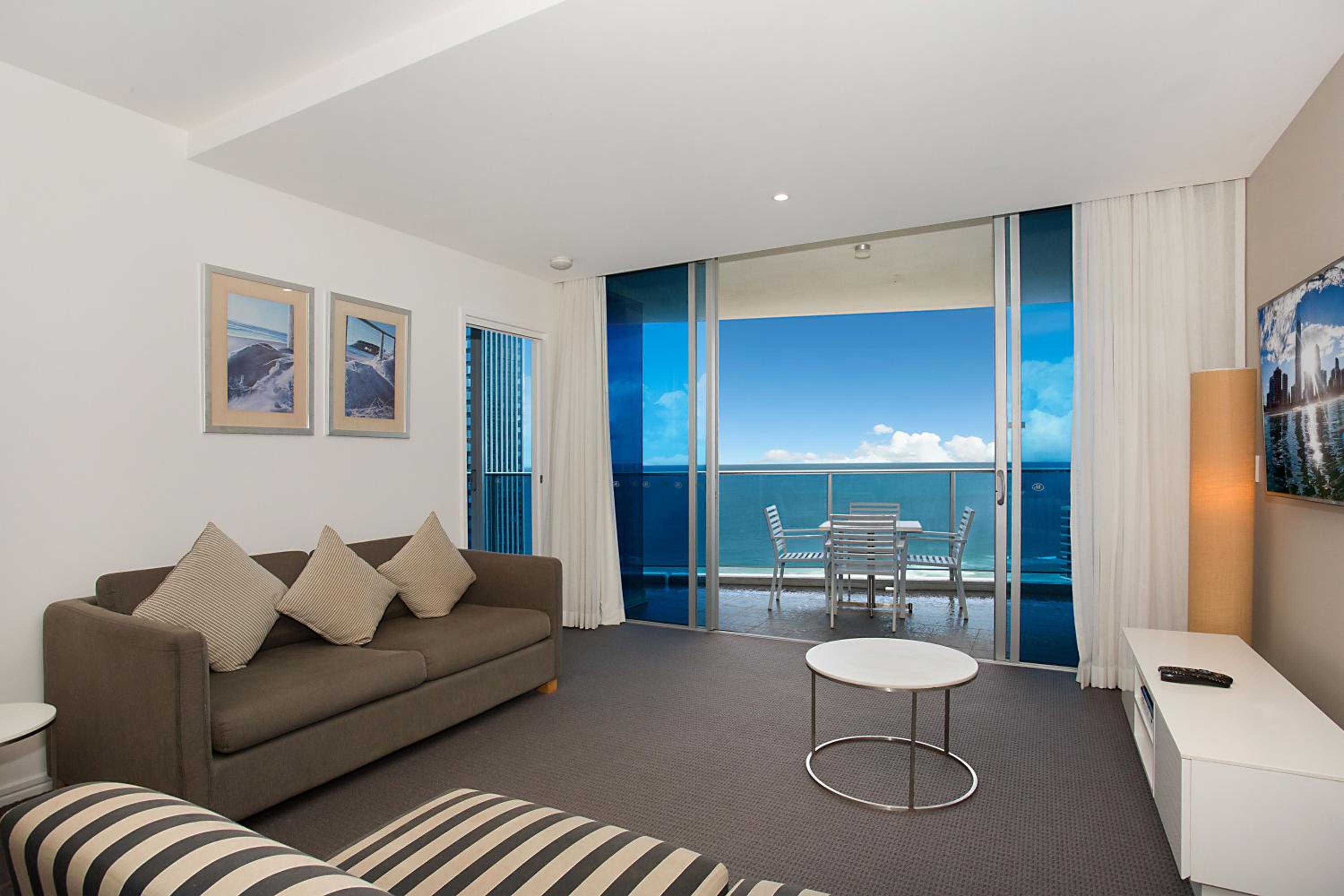 Number 1 H Residences - WiFi, Parking & More by Gold Coast Holidays