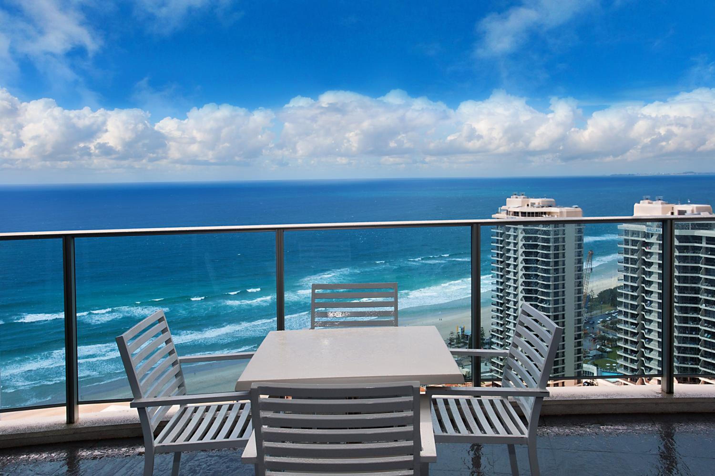 Number 1 H Residences - WiFi, Parking & More by Gold Coast Holidays
