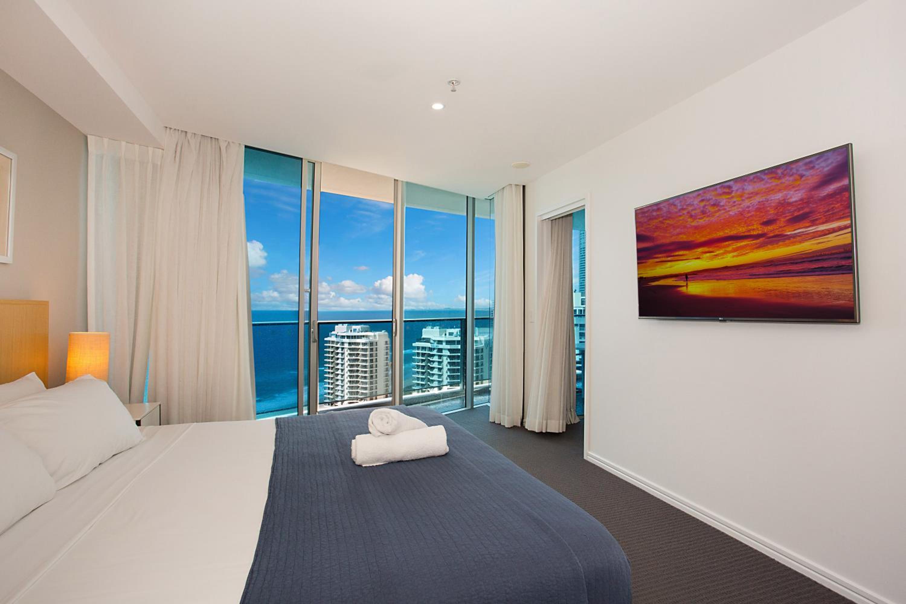 Number 1 H Residences - WiFi, Parking & More by Gold Coast Holidays