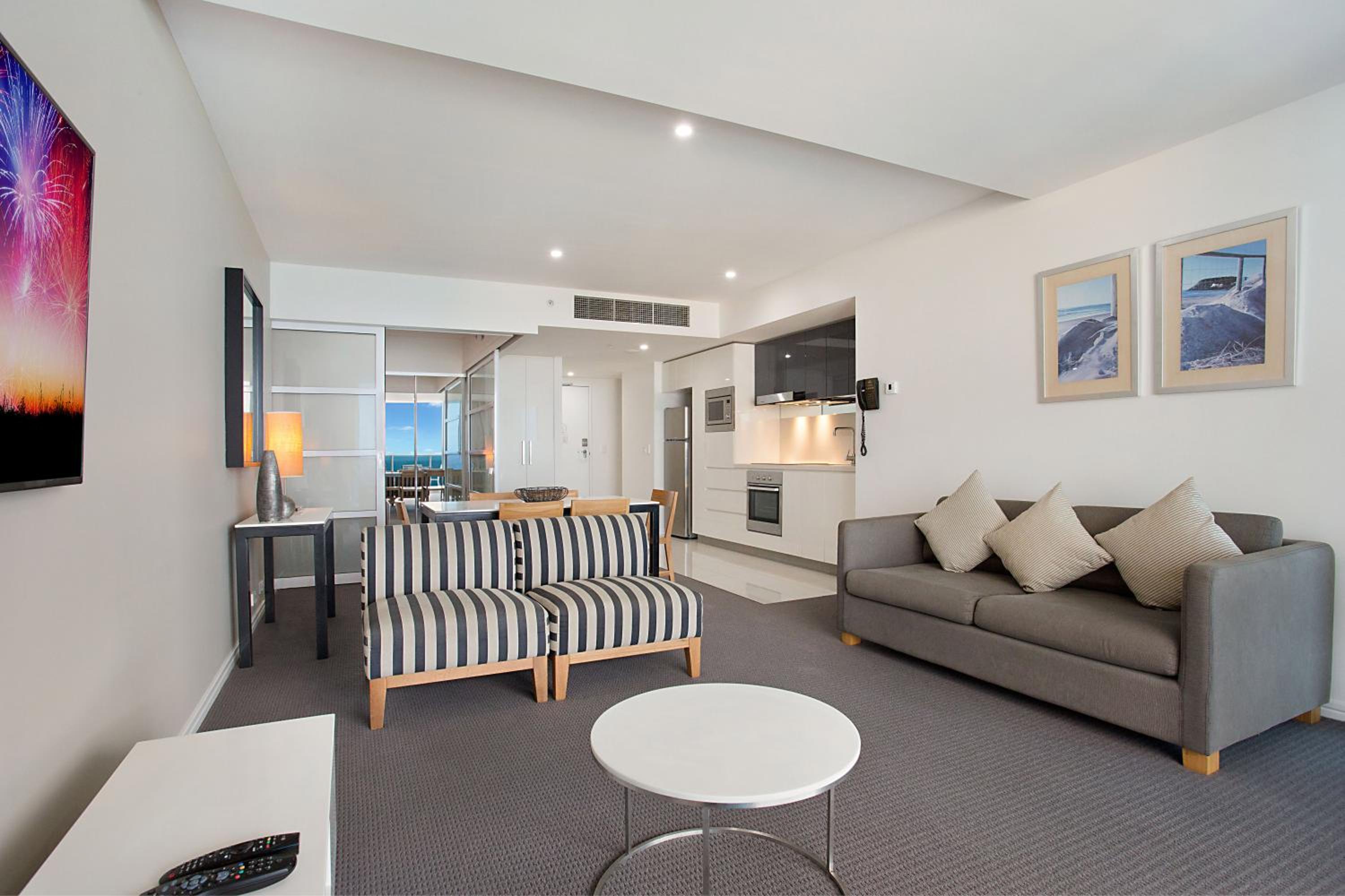 Number 1 H Residences - WiFi, Parking & More by Gold Coast Holidays