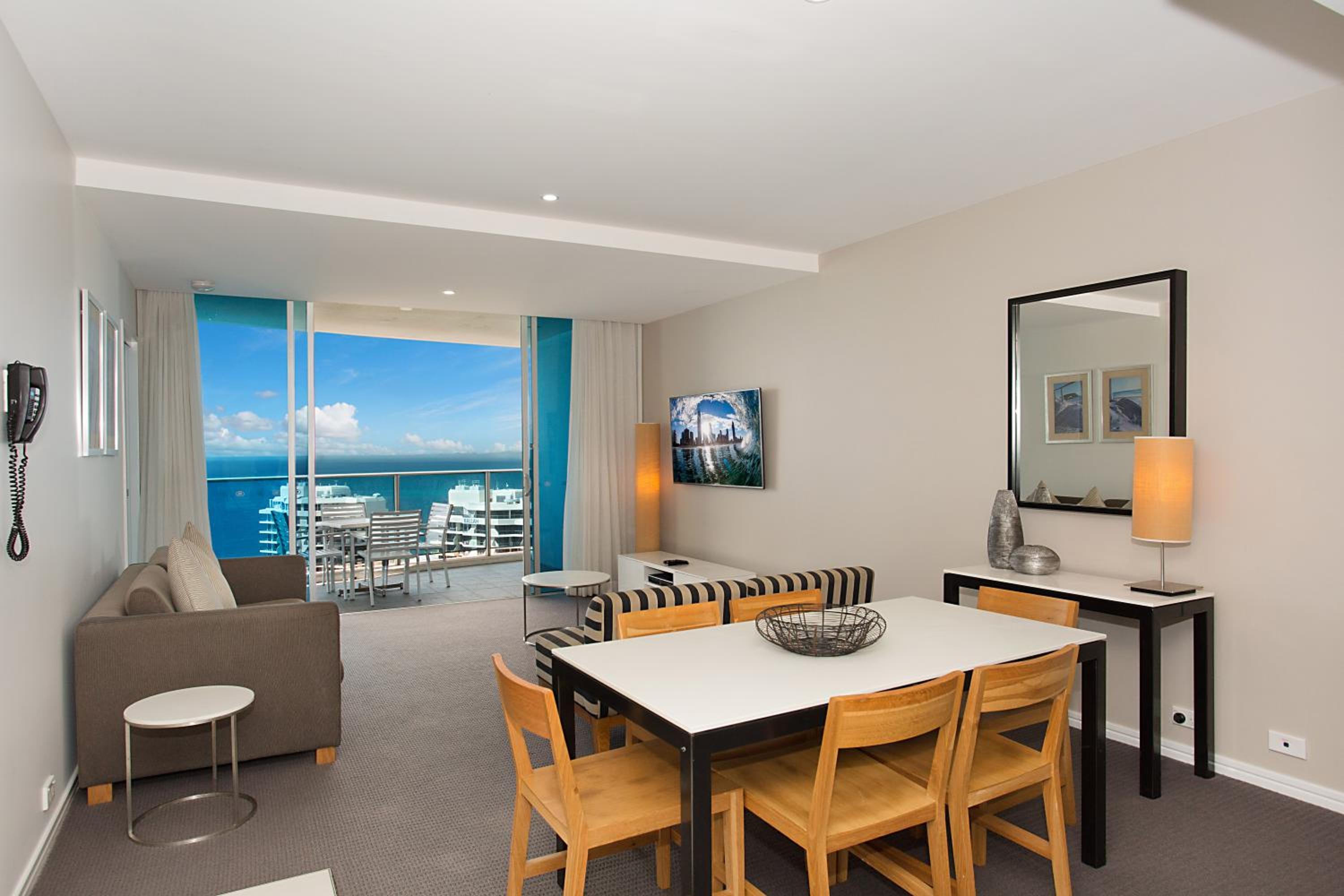 Number 1 H Residences - WiFi, Parking & More by Gold Coast Holidays