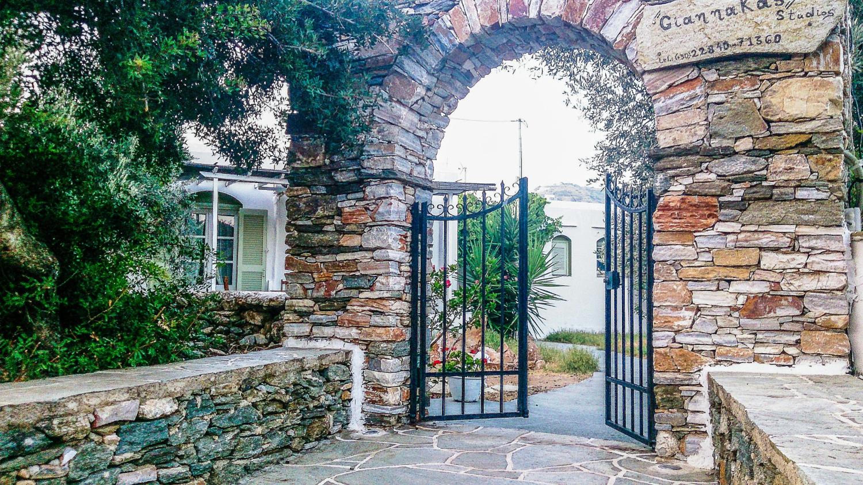 Hotel Giannakas Studios - Image 1