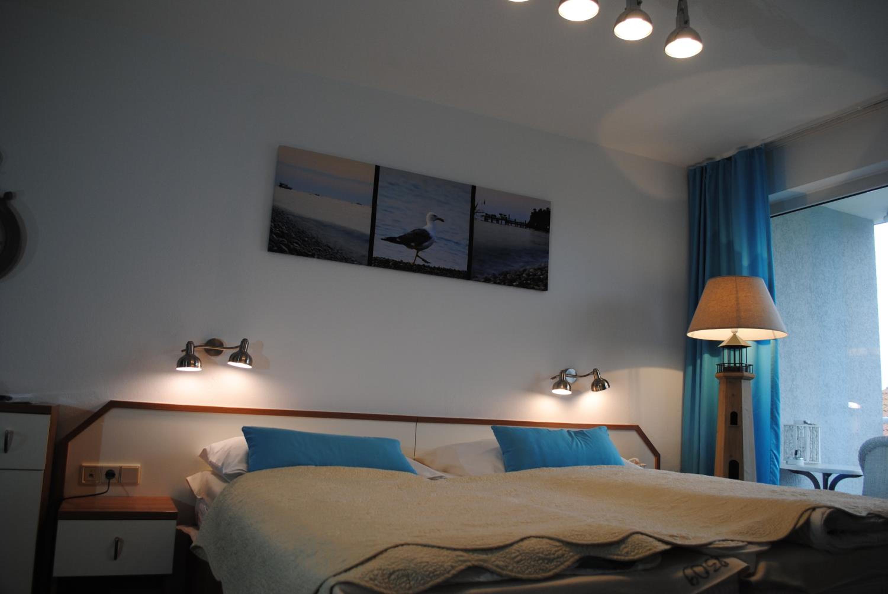 Ferienwohnung Yachthafentraum direkt, am Strand, Seebrücke,Hafen, Shopping