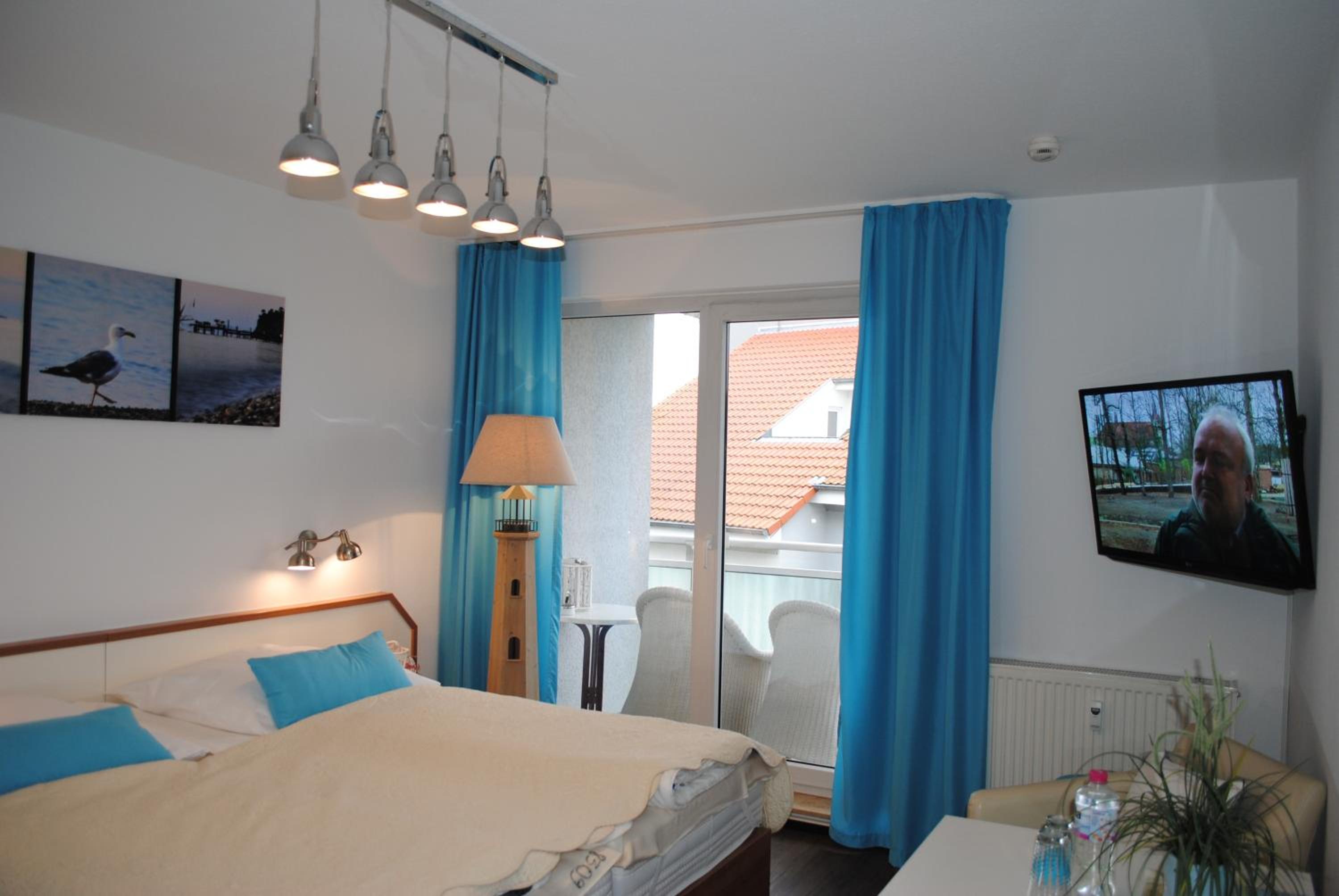 Ferienwohnung Yachthafentraum direkt, am Strand, Seebrücke,Hafen, Shopping