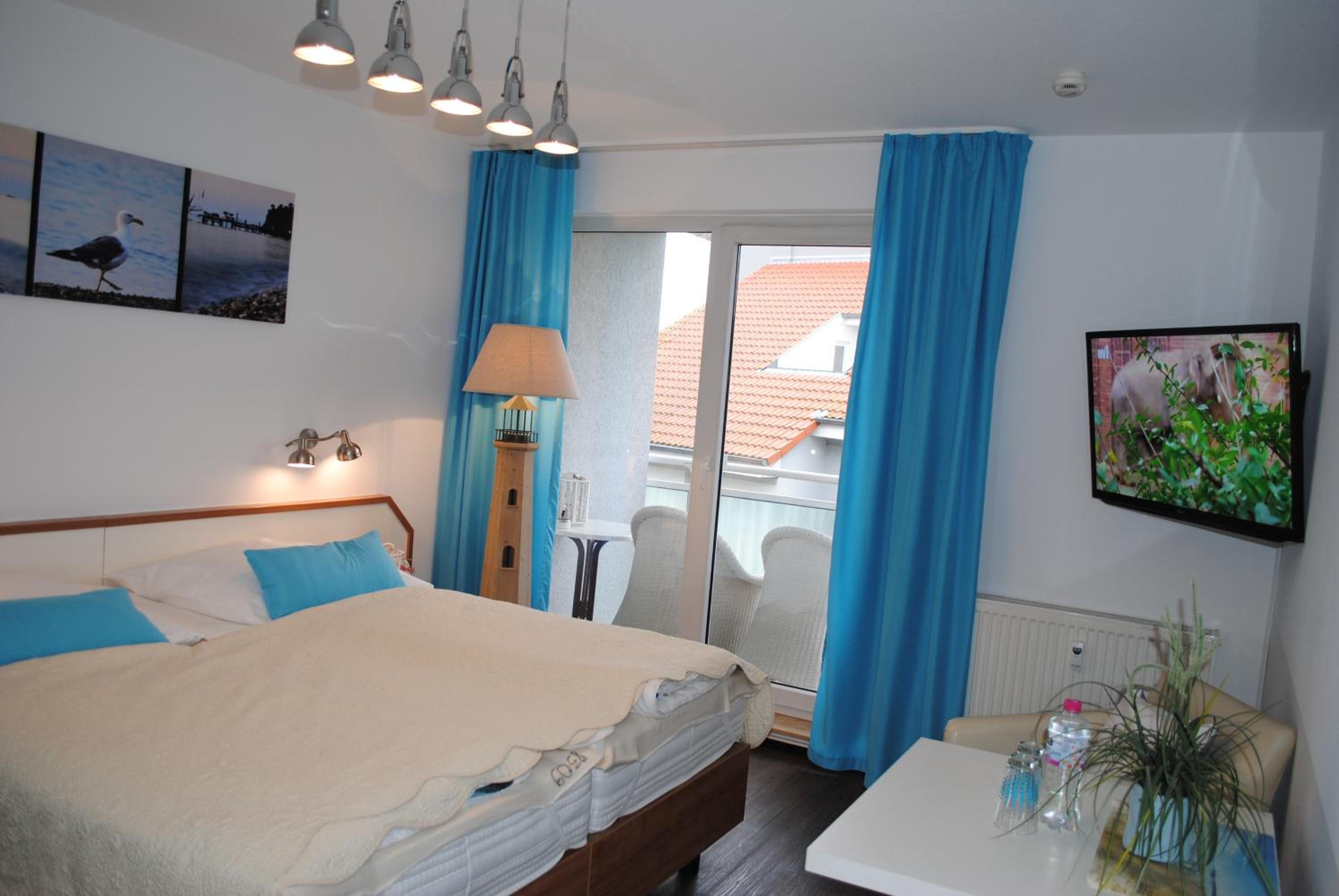 Ferienwohnung Yachthafentraum direkt, am Strand, Seebrücke,Hafen, Shopping