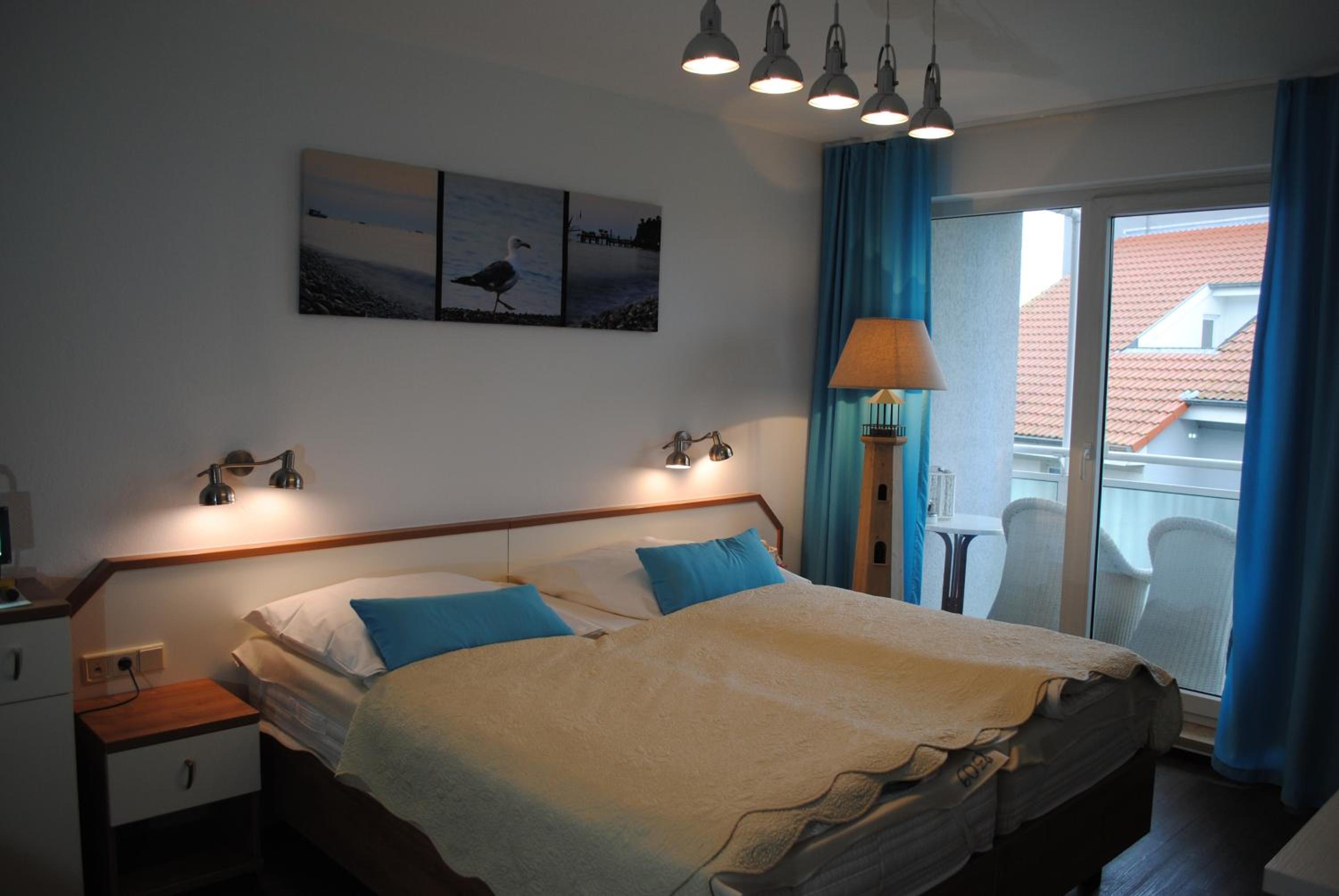 Ferienwohnung Yachthafentraum direkt, am Strand, Seebrücke,Hafen, Shopping