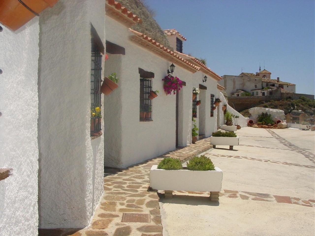 Cuevas Al Qulayat view 2