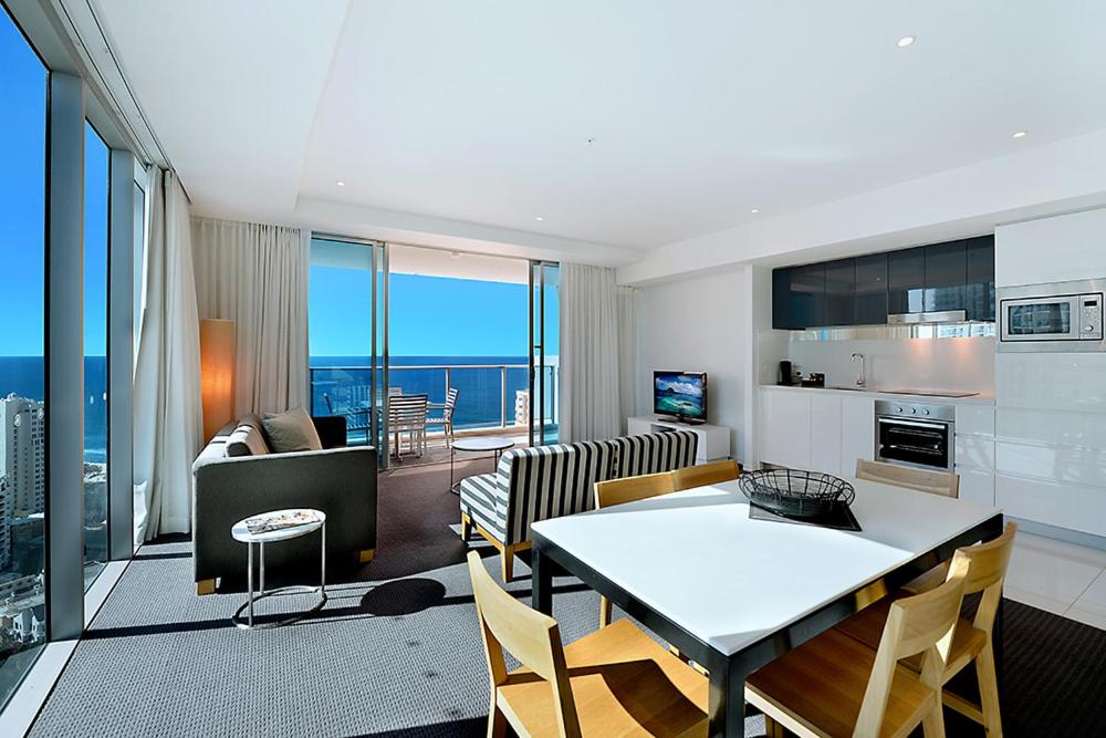 Number 1 H Residences - WiFi, Parking & More by Gold Coast Holidays