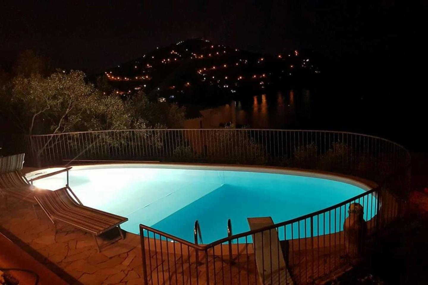 Villa panoramica tra suggestive notti stellate.