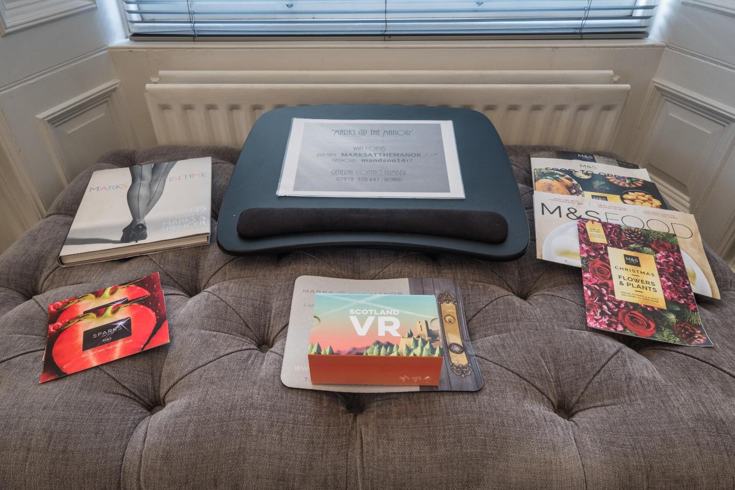 Marks At The Manor Luxury Riverside Apartments - Sleeps up to 4, with Parking and Sky TV