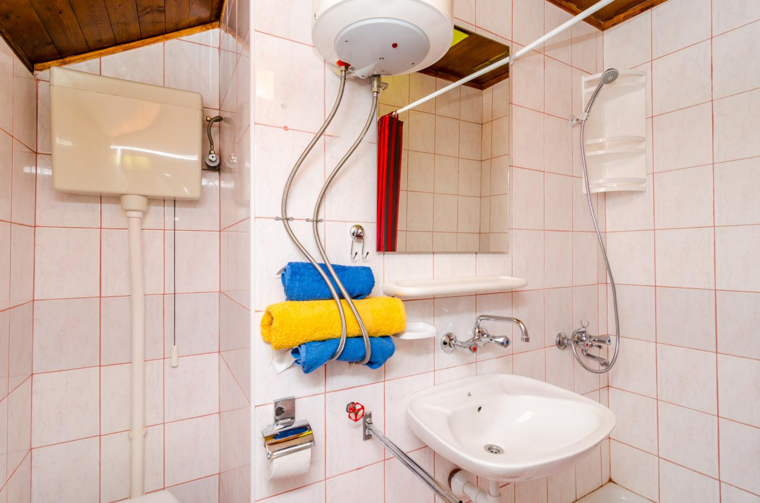 Apartments & Rooms Mihajica