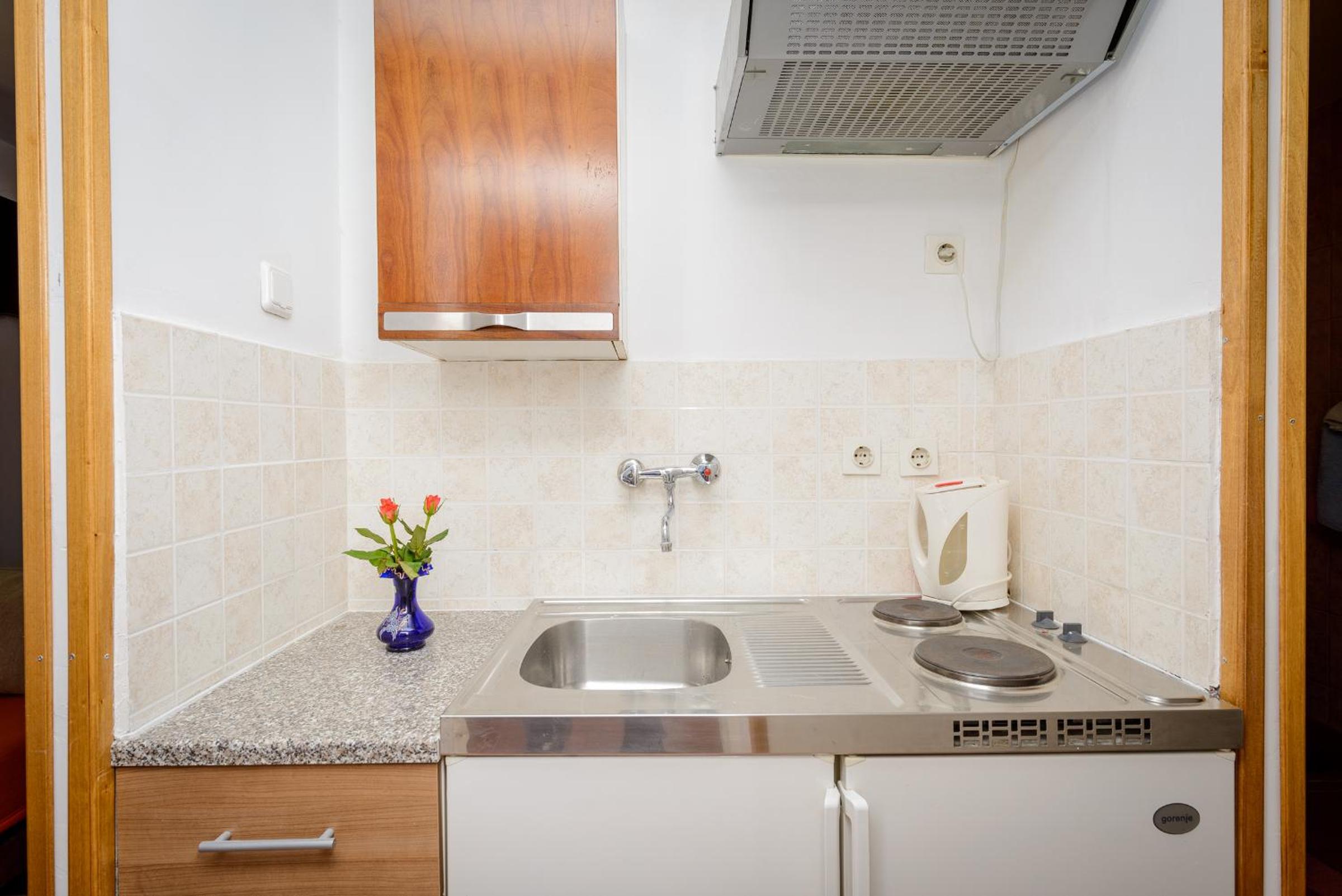 Apartments & Rooms Mihajica