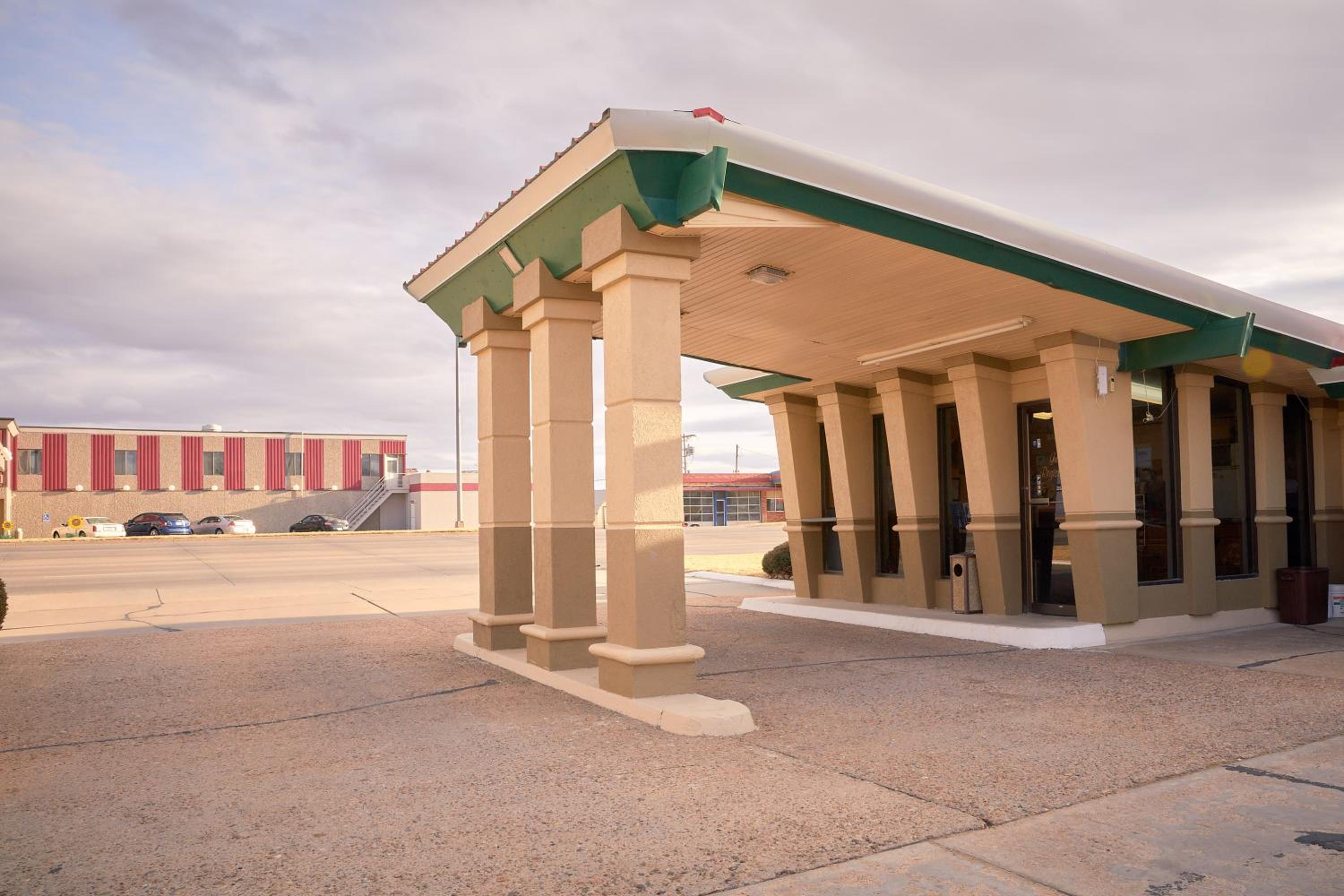 Liberal Vacations - South Wind Inn - Property Image 6