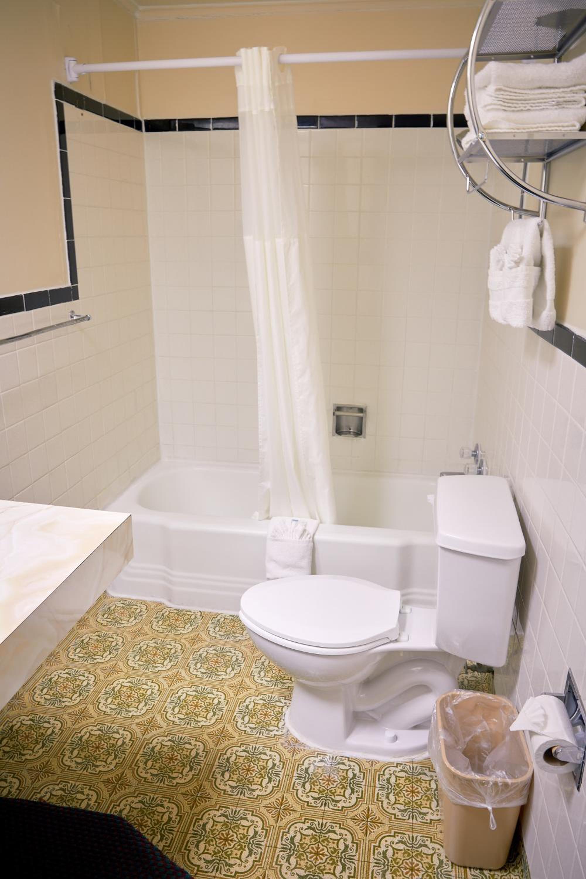 Liberal Vacations - South Wind Inn - Property Image 10