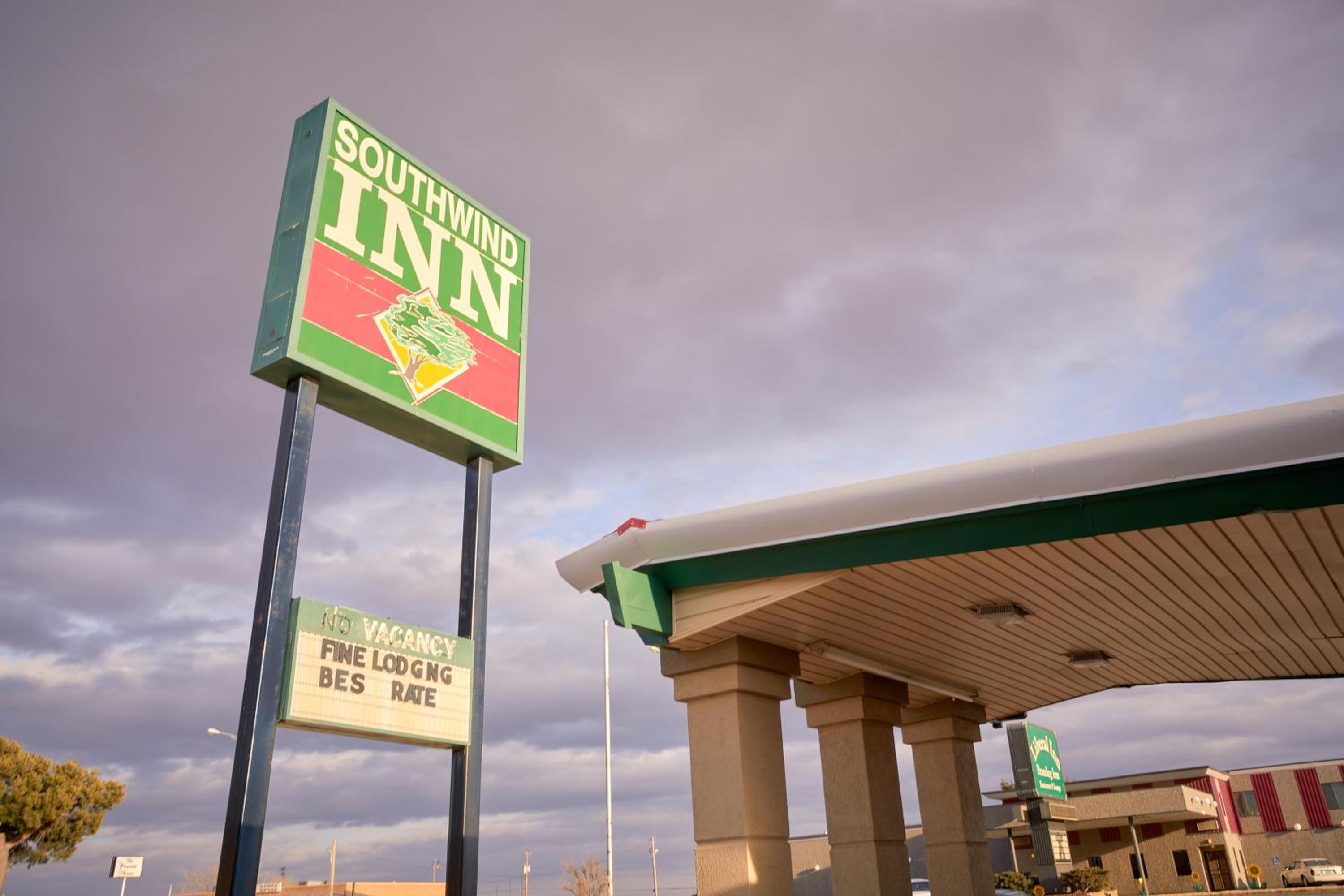 Liberal Vacations - South Wind Inn - Property Image 1