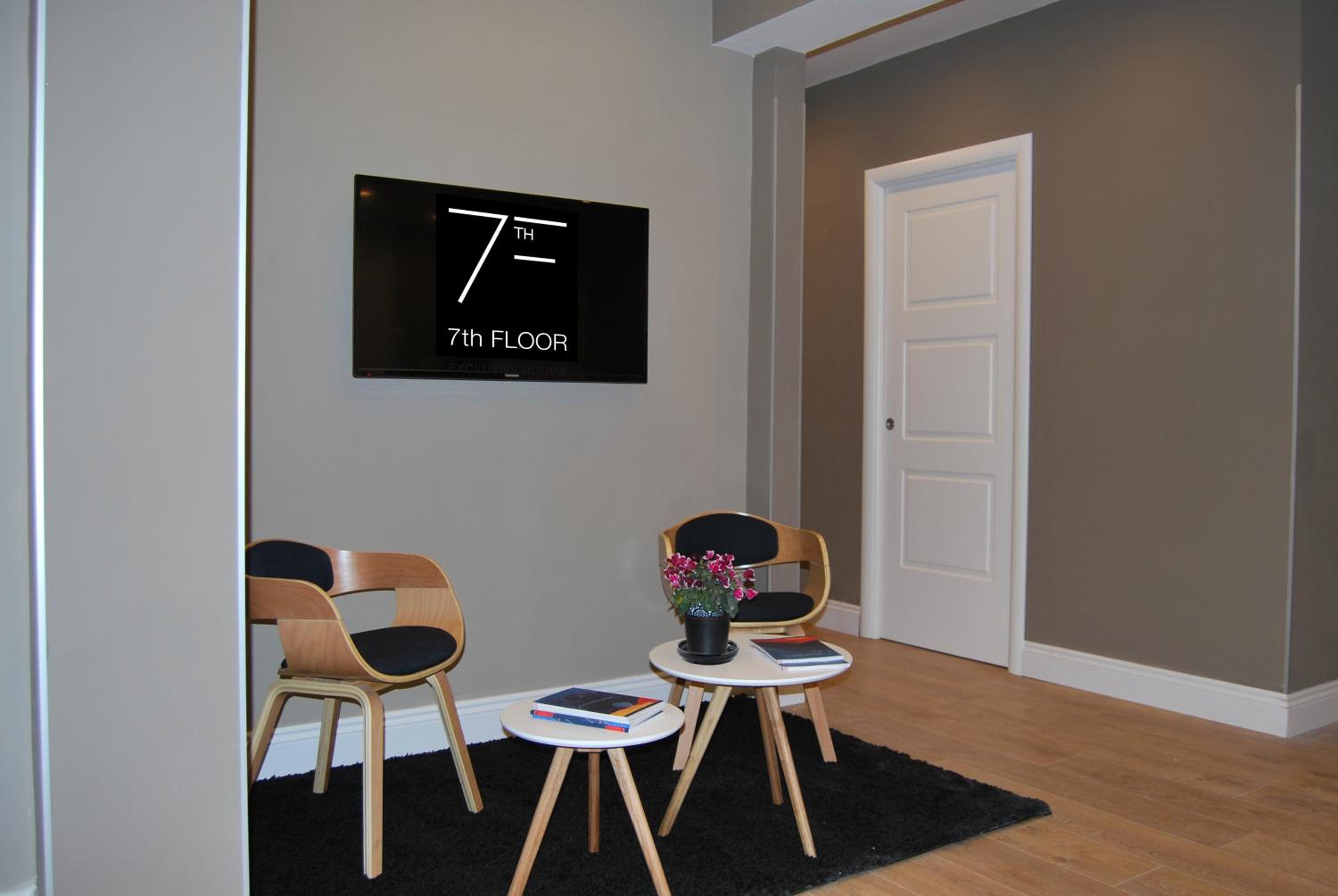 7th Floor Suite